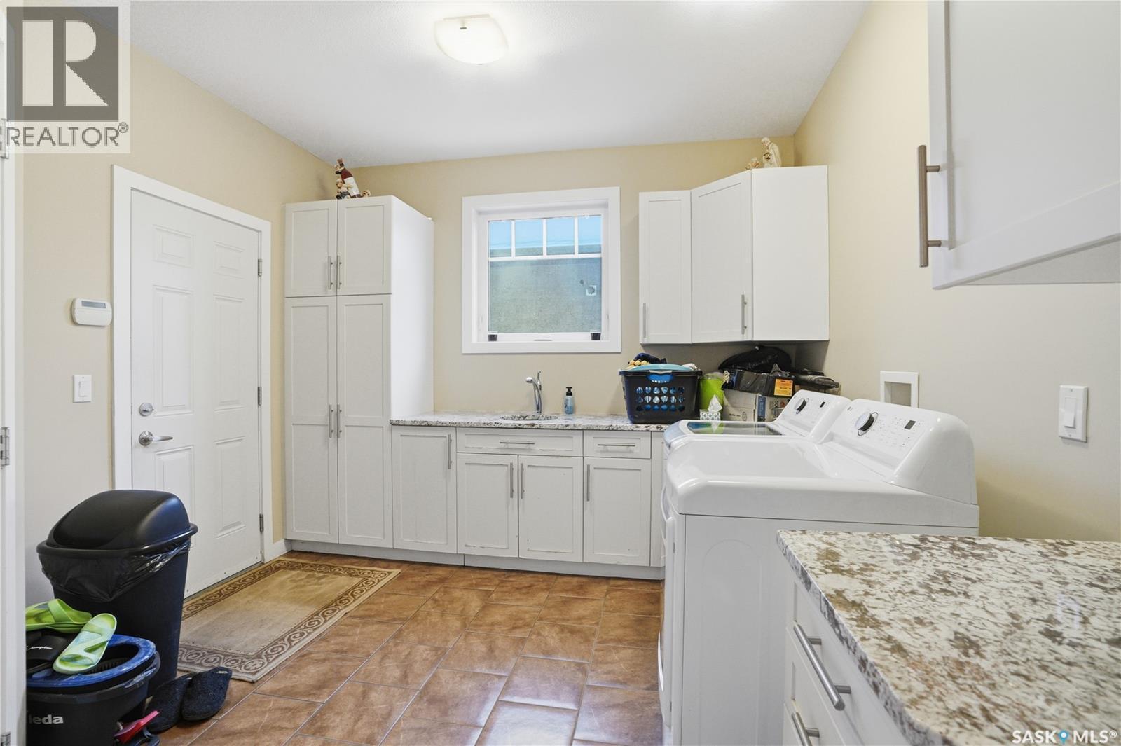 215 Beechwood Crescent, Saskatoon, SK - Indoor Photo Showing Laundry Room