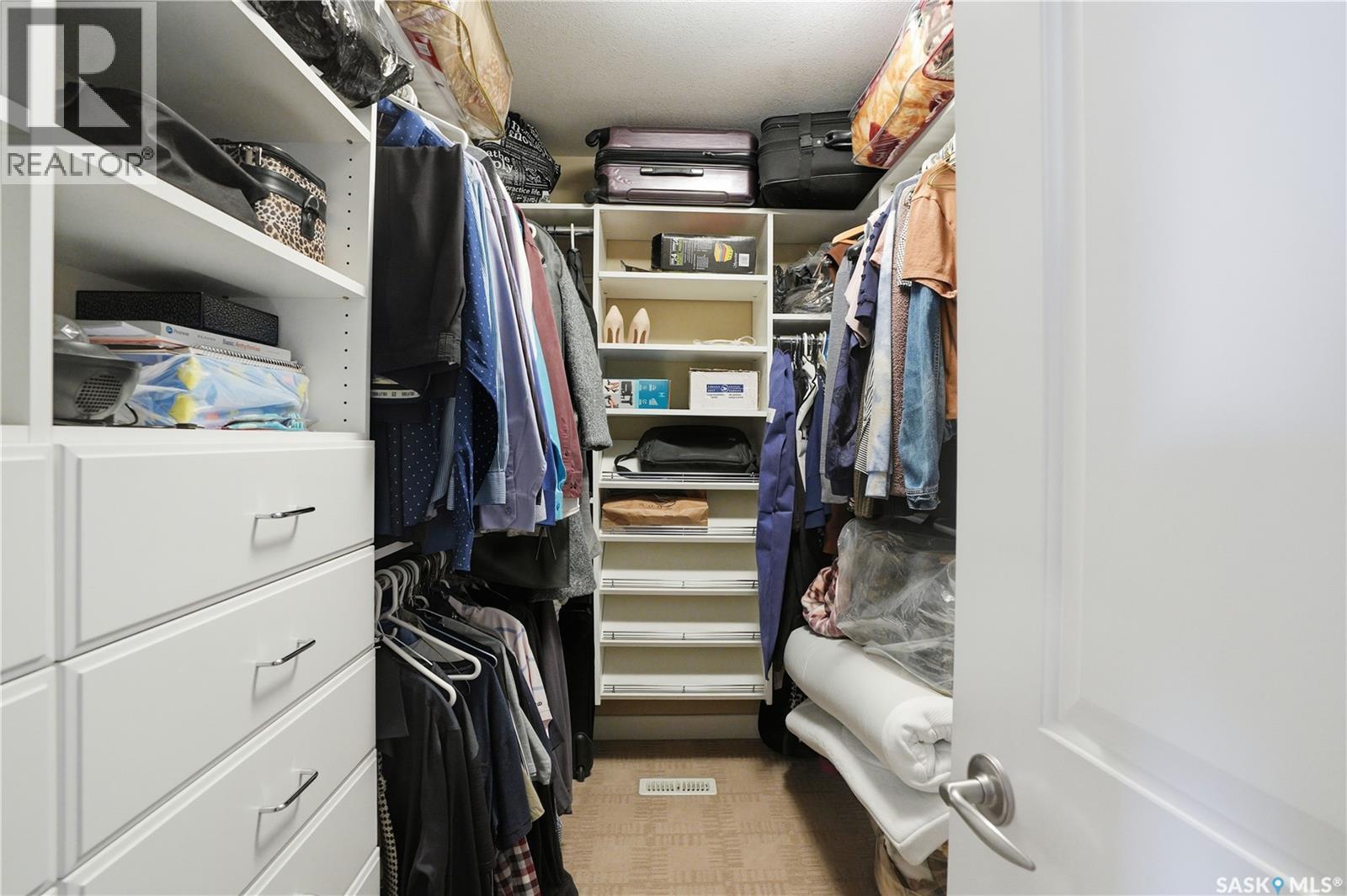 215 Beechwood Crescent, Saskatoon, SK - Indoor With Storage