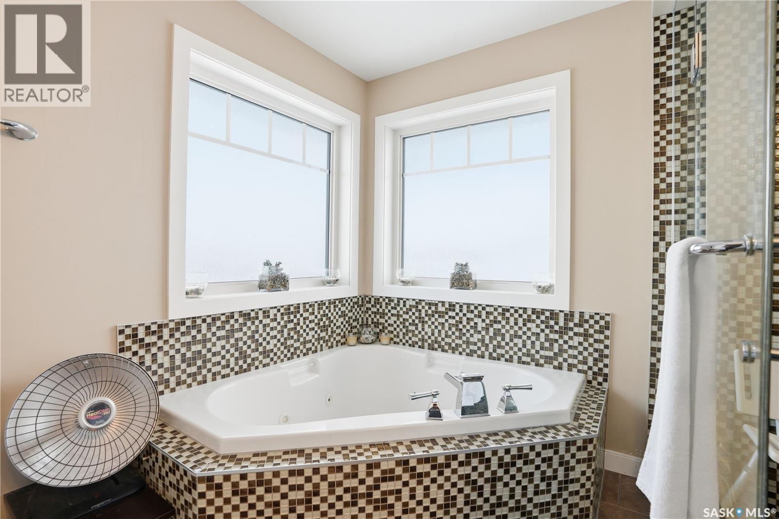 215 Beechwood Crescent, Saskatoon, SK - Indoor Photo Showing Bathroom