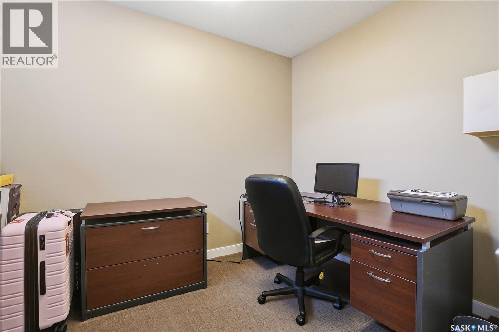 215 Beechwood Crescent, Saskatoon, SK - Indoor Photo Showing Office