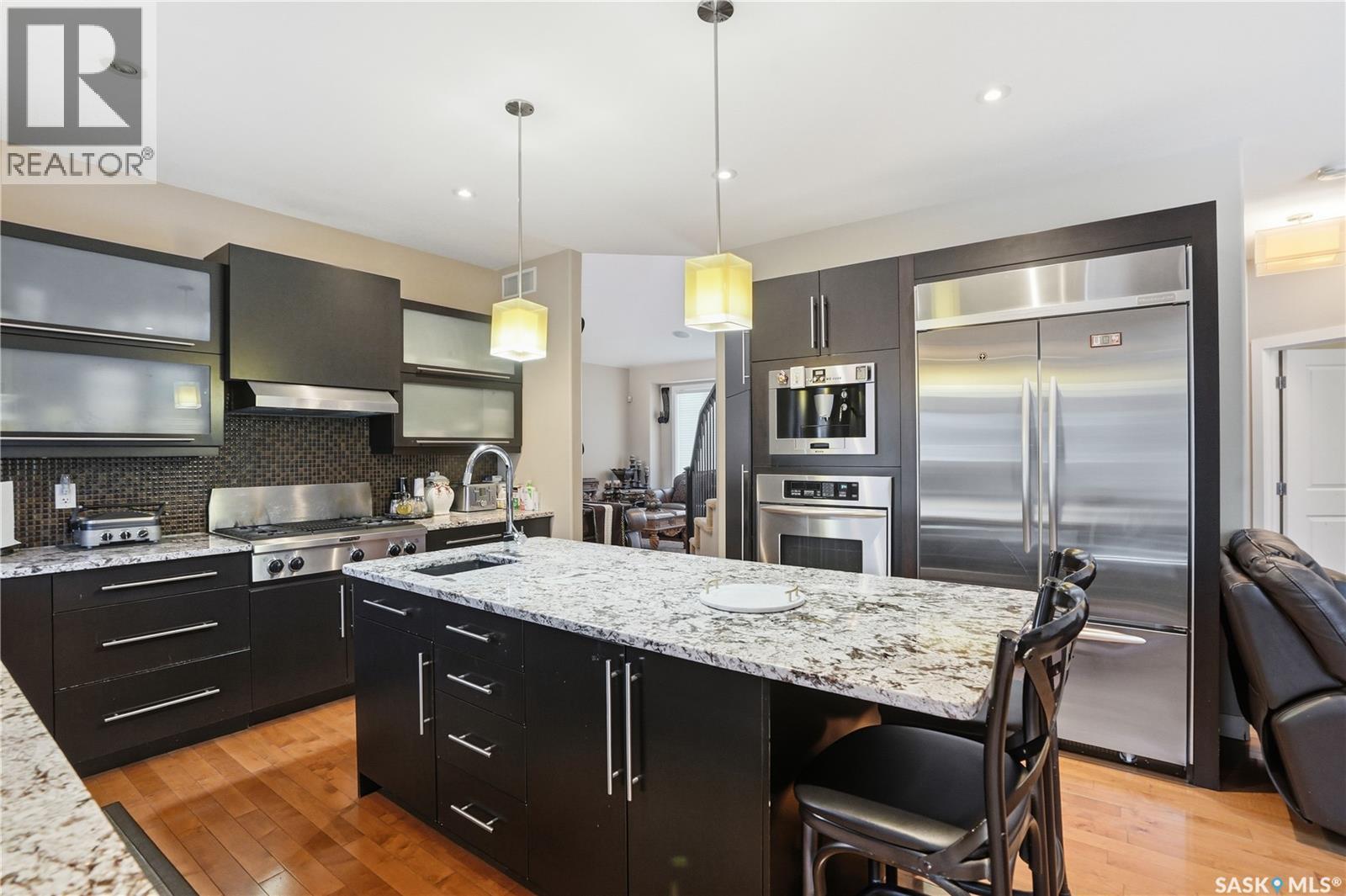 215 Beechwood Crescent, Saskatoon, SK - Indoor Photo Showing Kitchen With Upgraded Kitchen