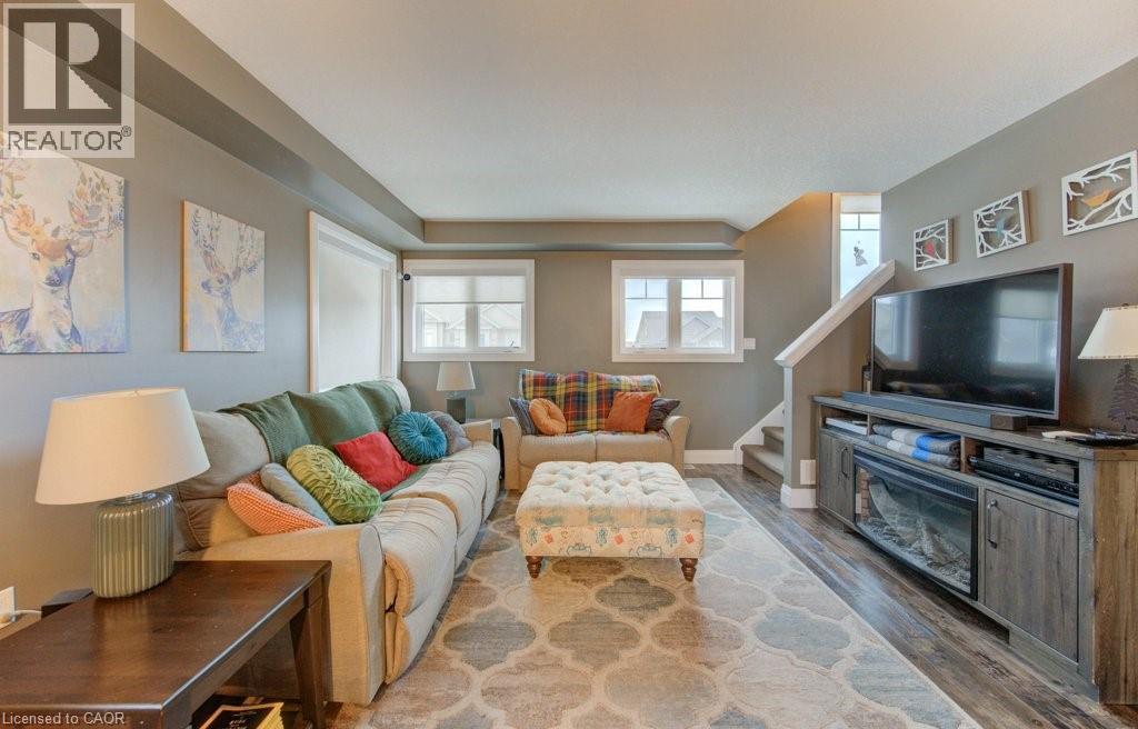 31 Eliza Avenue, Kitchener, ON - Indoor Photo Showing Living Room