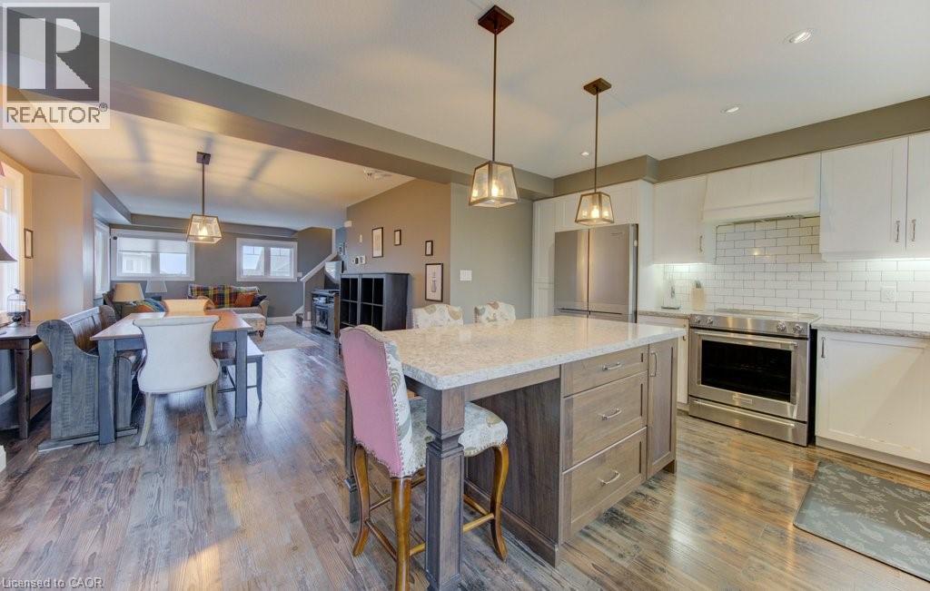31 Eliza Avenue, Kitchener, ON - Indoor Photo Showing Kitchen With Upgraded Kitchen