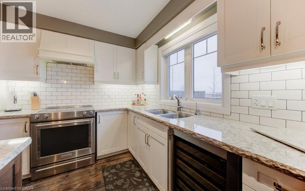 31 Eliza Avenue, Kitchener, ON - Indoor Photo Showing Kitchen With Double Sink With Upgraded Kitchen