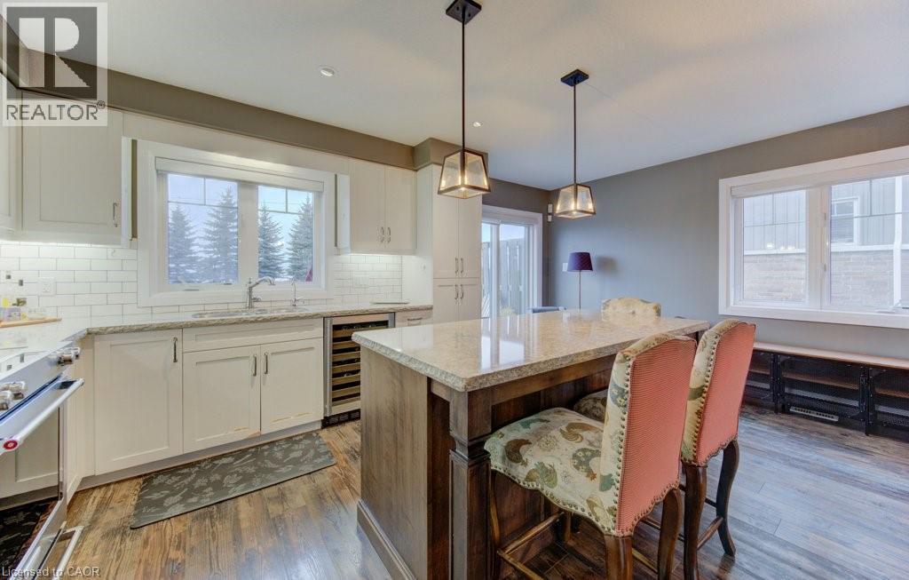 31 Eliza Avenue, Kitchener, ON - Indoor Photo Showing Kitchen With Upgraded Kitchen