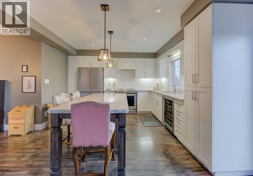 31 Eliza Avenue, Kitchener, ON - Indoor Photo Showing Kitchen With Upgraded Kitchen