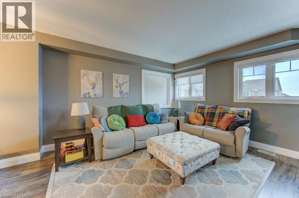 31 Eliza Avenue, Kitchener, ON - Indoor Photo Showing Living Room