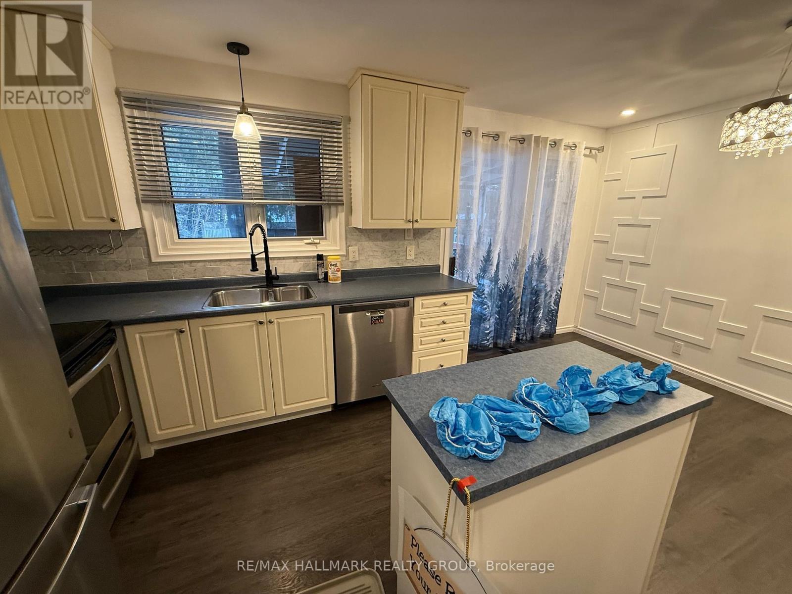 2197 Urbandale Drive, Ottawa, ON - Indoor Photo Showing Kitchen