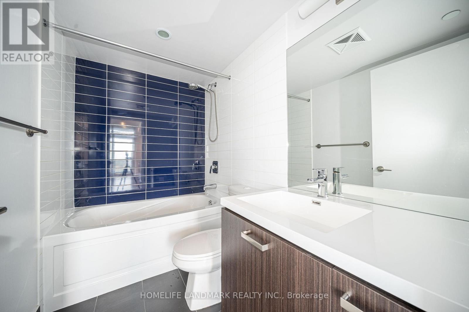 2610 - 125 Redpath Avenue, Toronto, ON - Indoor Photo Showing Bathroom