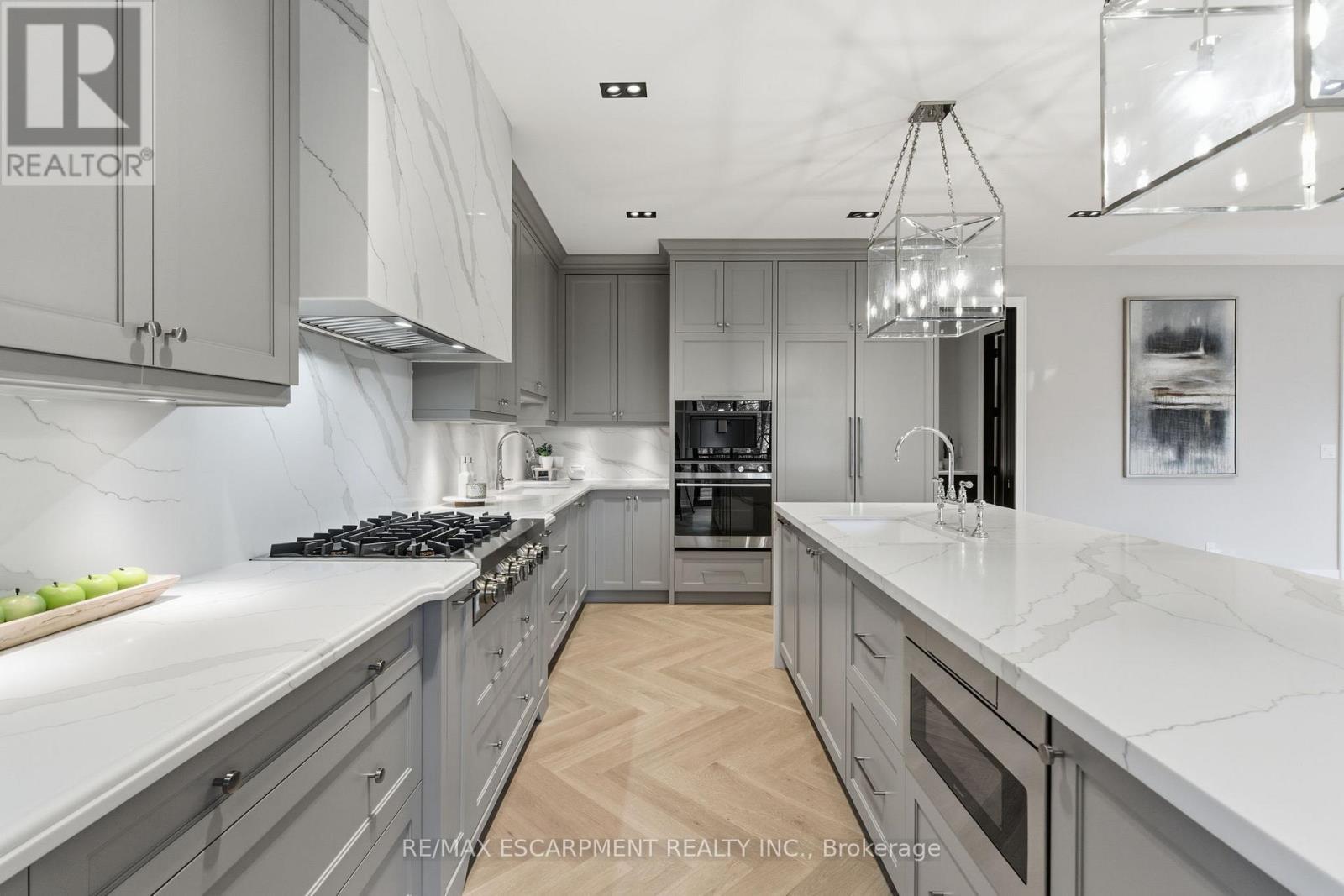 1380 Birchwood Heights Drive, Mississauga, ON - Indoor Photo Showing Kitchen With Upgraded Kitchen