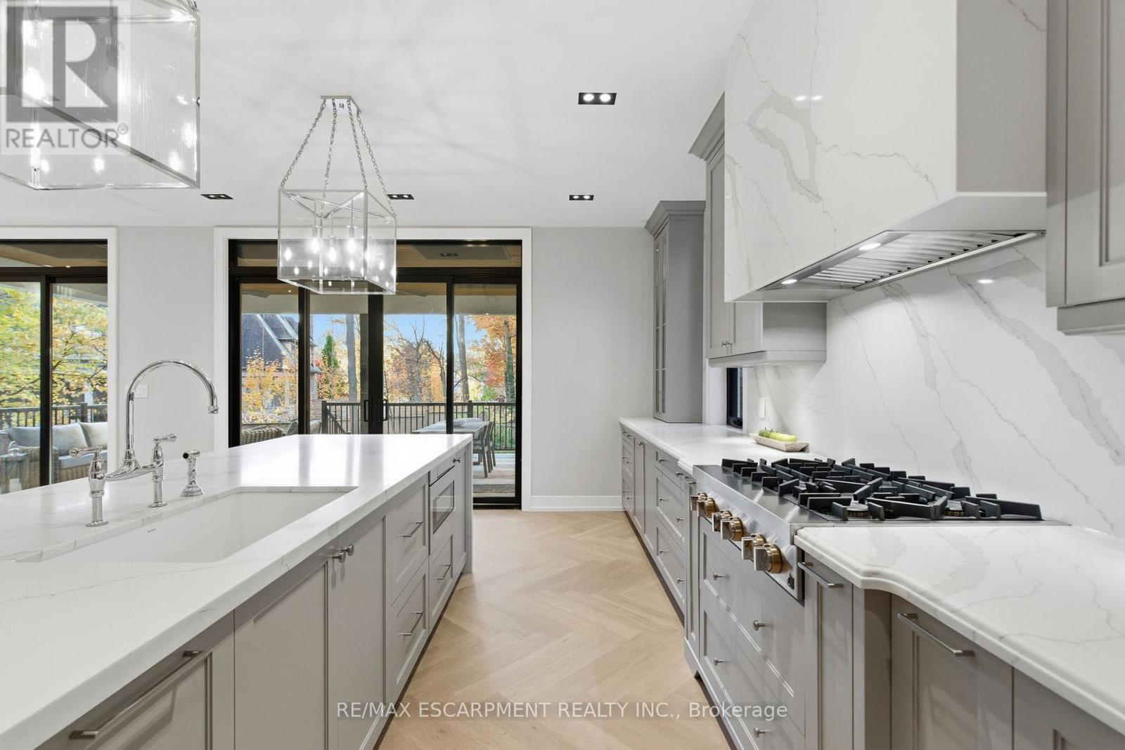 1380 Birchwood Heights Drive, Mississauga, ON - Indoor Photo Showing Kitchen With Upgraded Kitchen