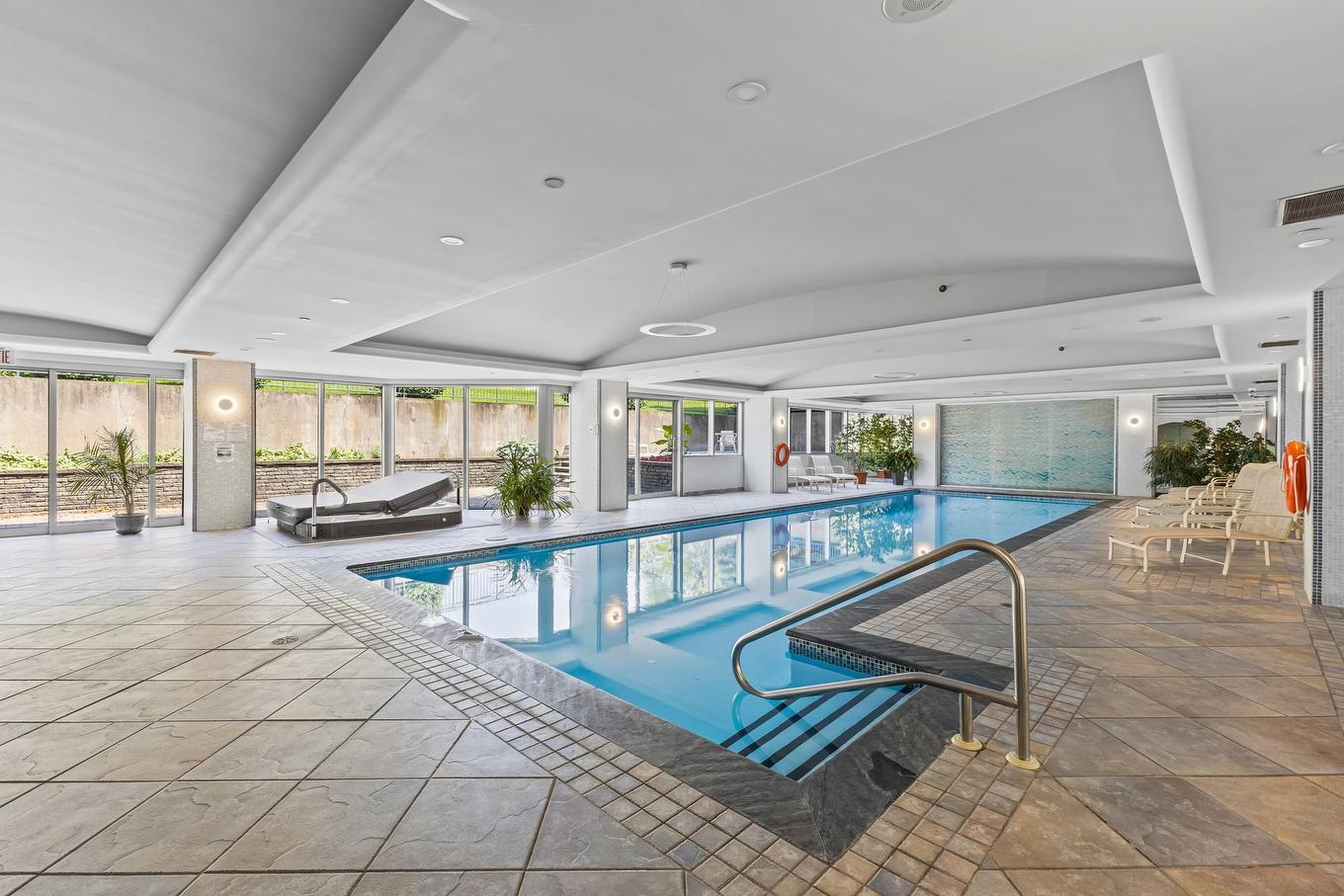 Pool - 503-2380 Av. Pierre-Dupuy, Montréal (Ville-Marie), QC - Indoor Photo Showing Other Room With In Ground Pool