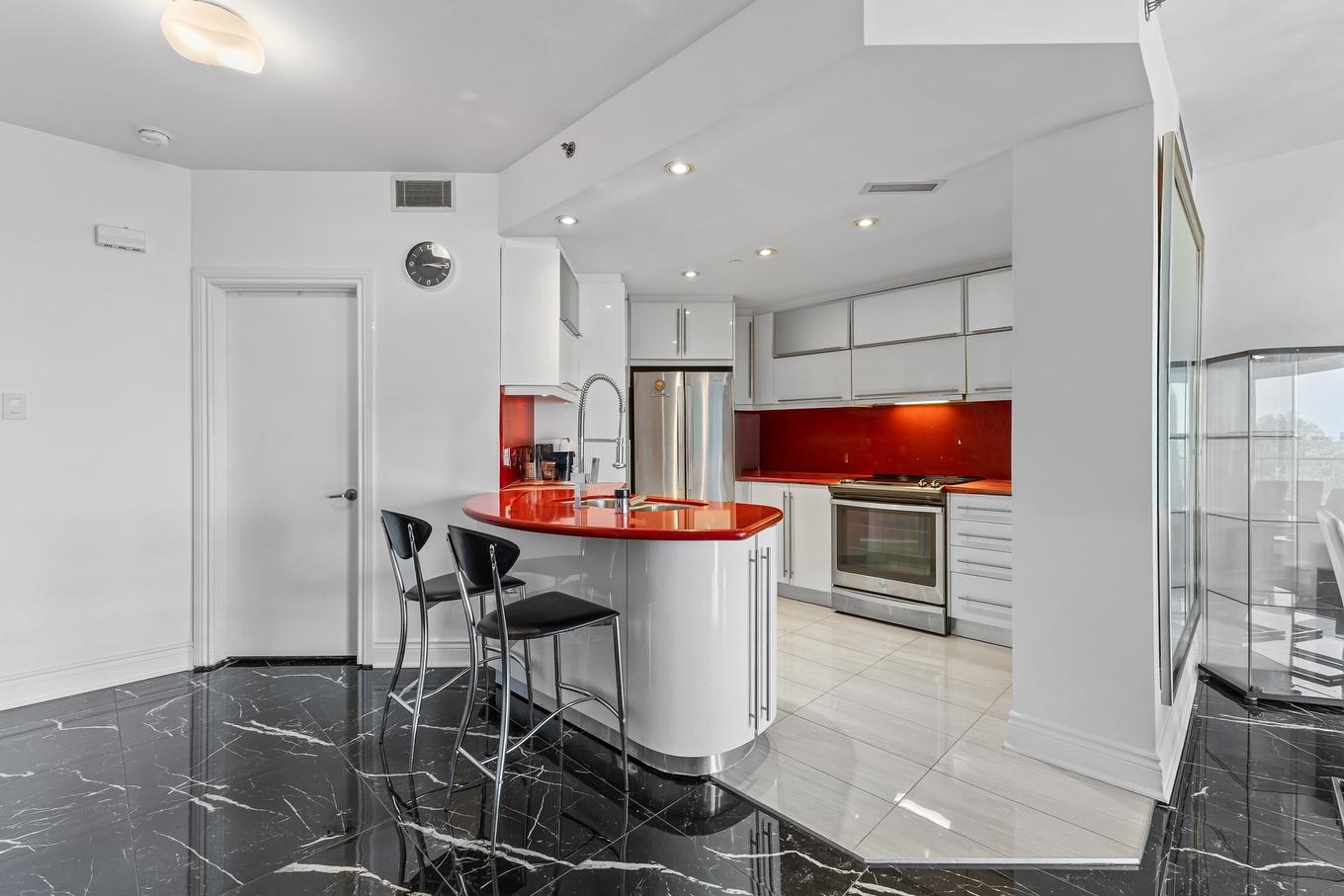 Kitchen - 503-2380 Av. Pierre-Dupuy, Montréal (Ville-Marie), QC - Indoor Photo Showing Kitchen With Upgraded Kitchen