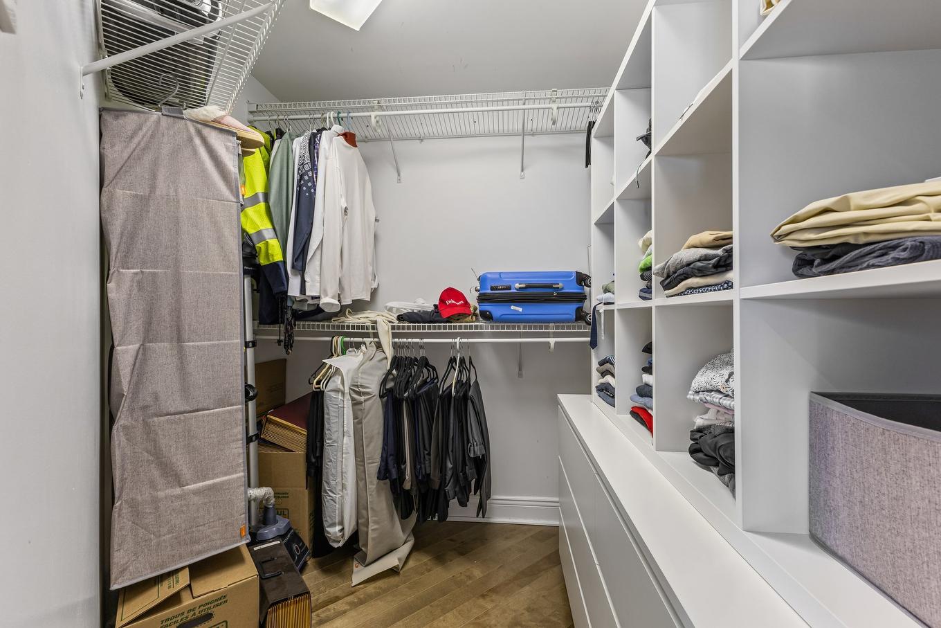 Walk-in closet - 503-2380 Av. Pierre-Dupuy, Montréal (Ville-Marie), QC - Indoor With Storage