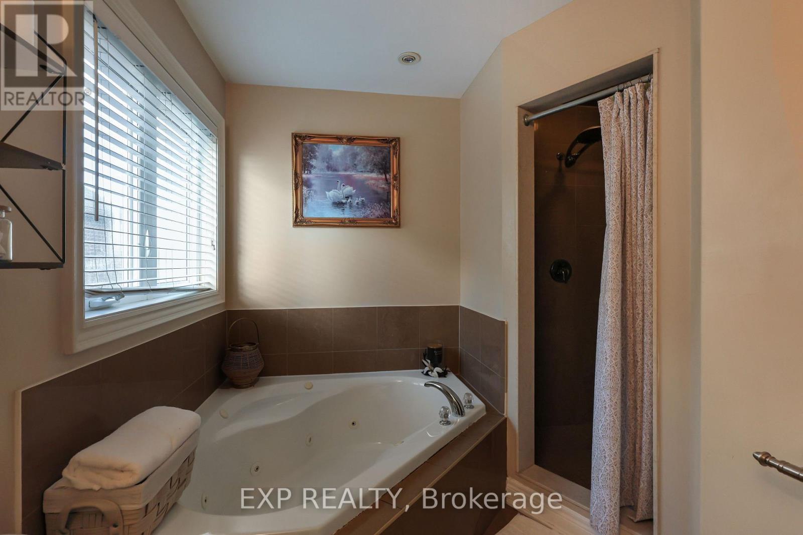 254 Rymal Road W, Hamilton, ON - Indoor Photo Showing Bathroom