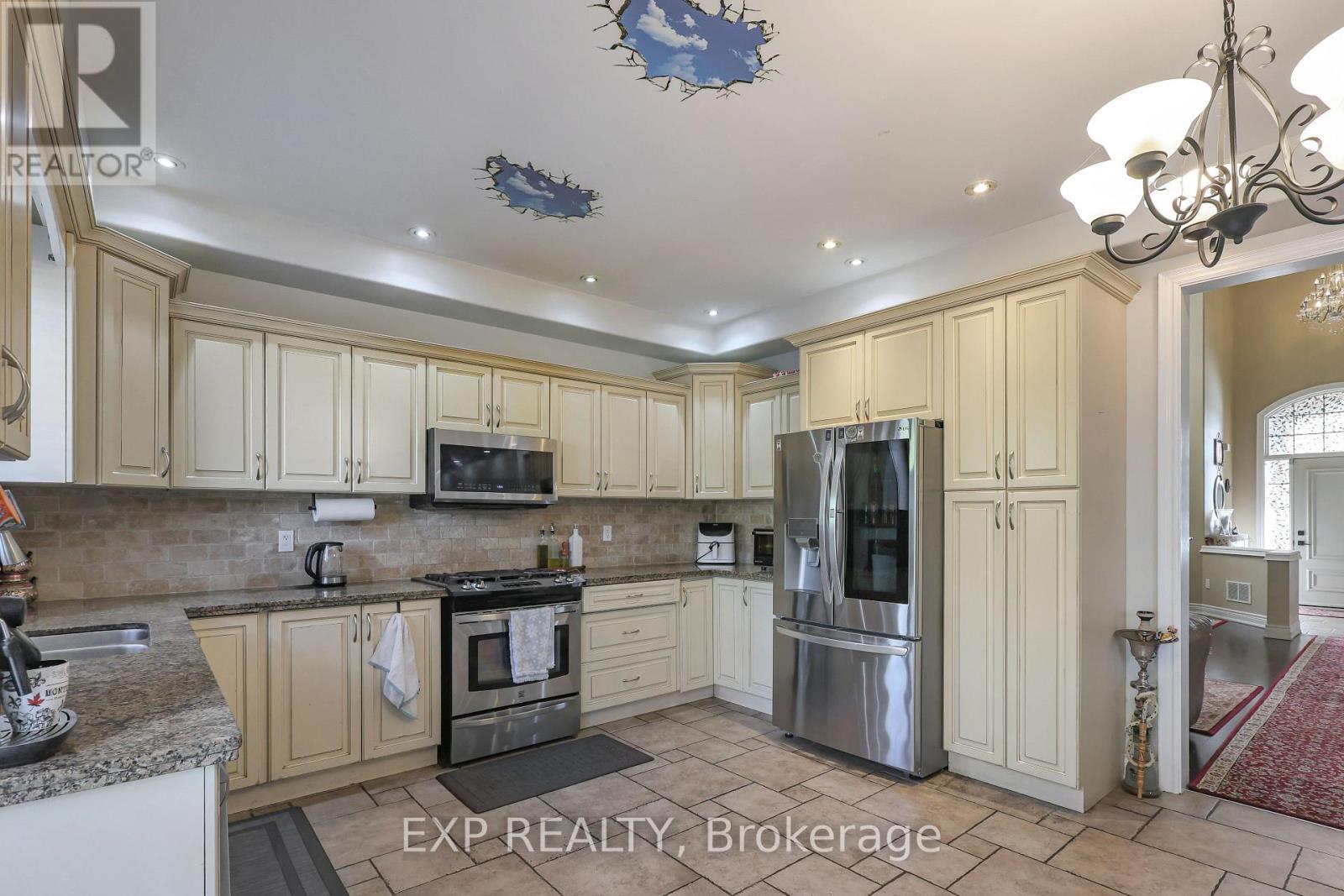 254 Rymal Road W, Hamilton, ON - Indoor Photo Showing Kitchen With Double Sink With Upgraded Kitchen