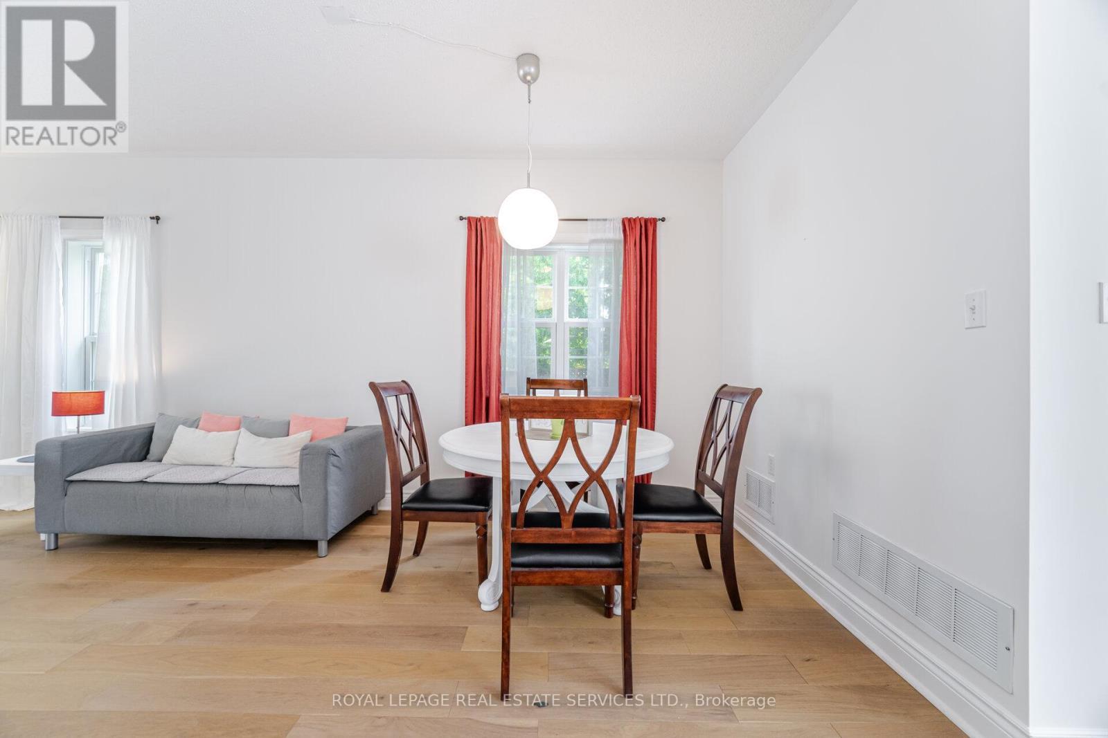 3896 Bloomington Crescent, Mississauga, ON - Indoor Photo Showing Dining Room