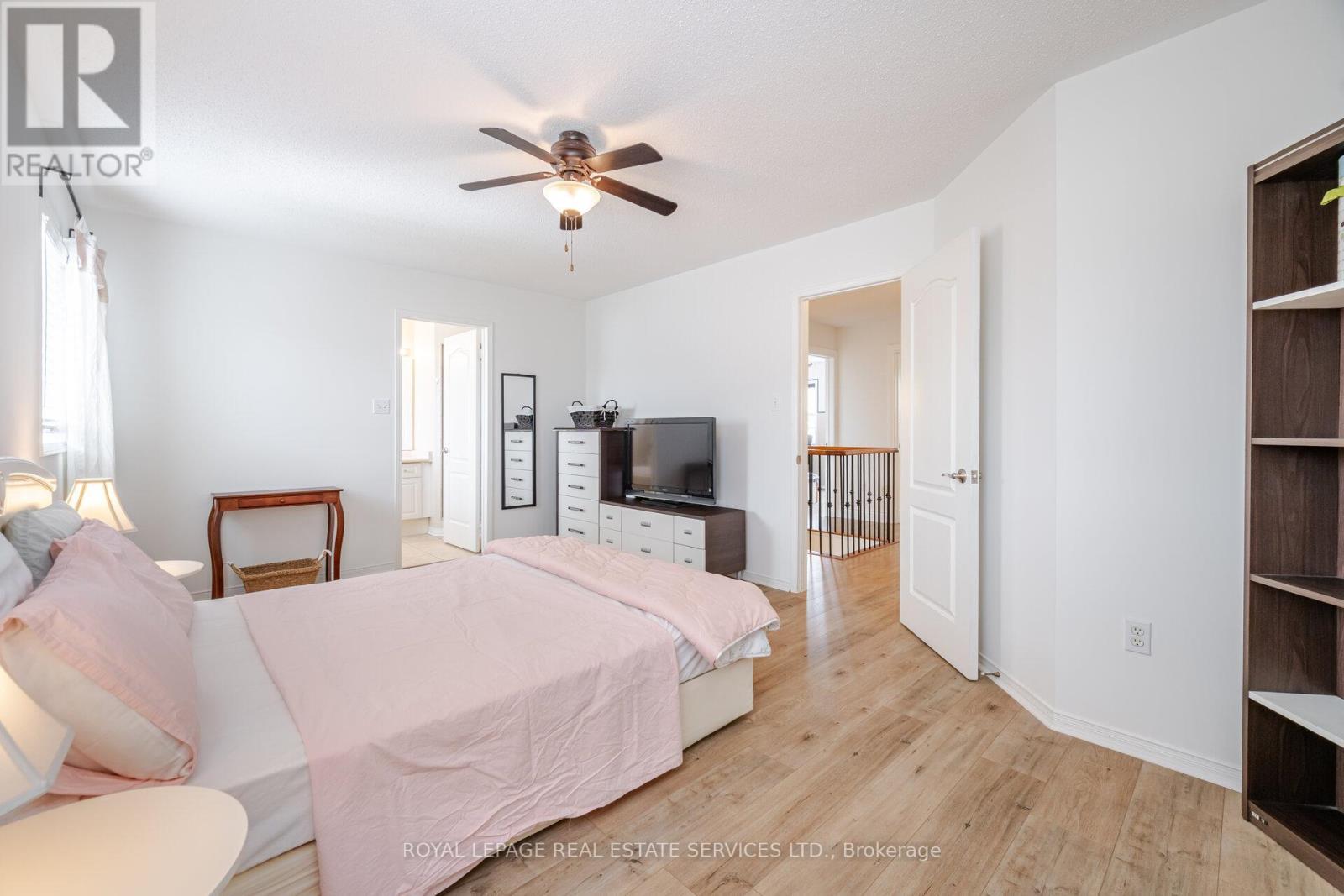 3896 Bloomington Crescent, Mississauga, ON - Indoor Photo Showing Bedroom