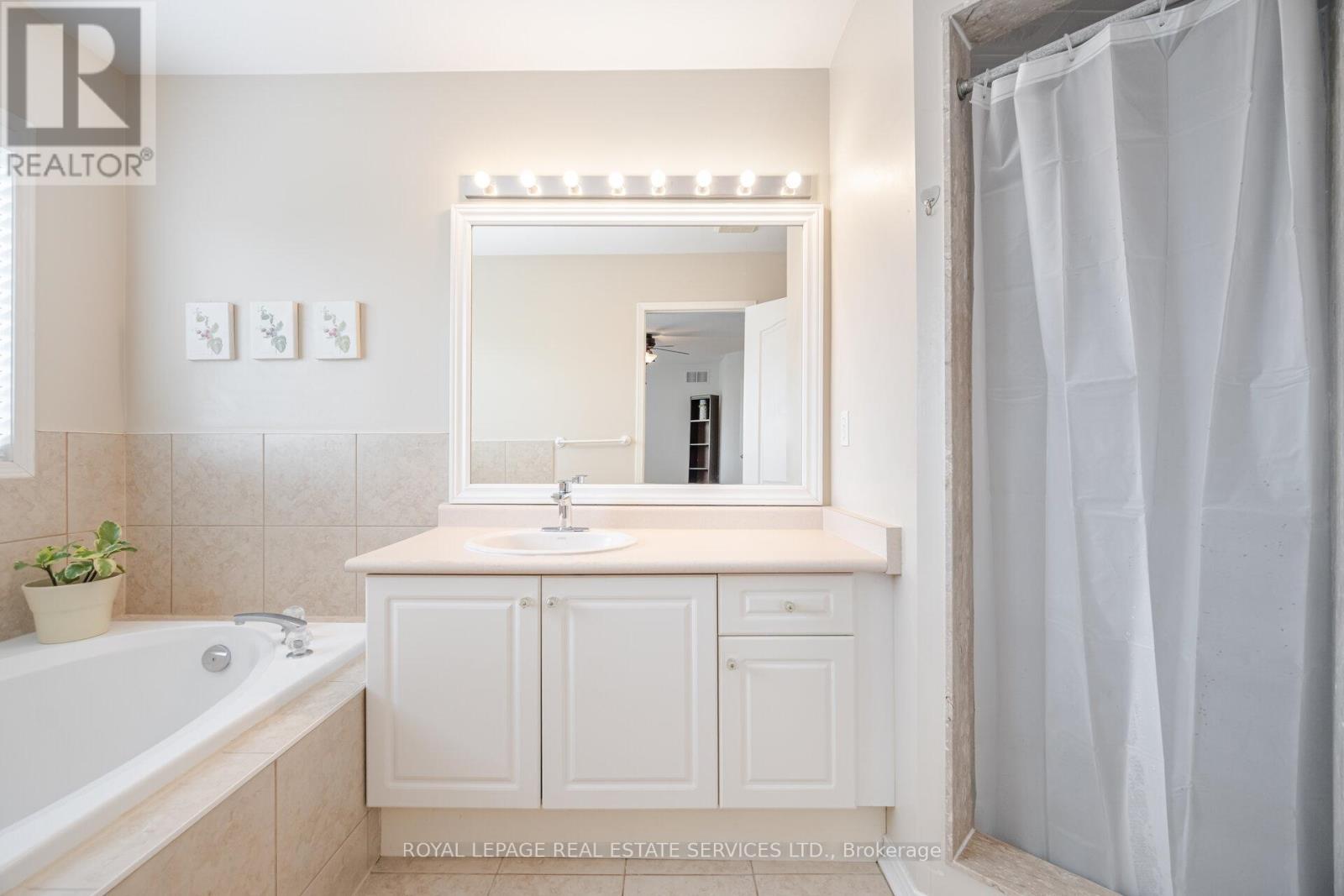 3896 Bloomington Crescent, Mississauga, ON - Indoor Photo Showing Bathroom