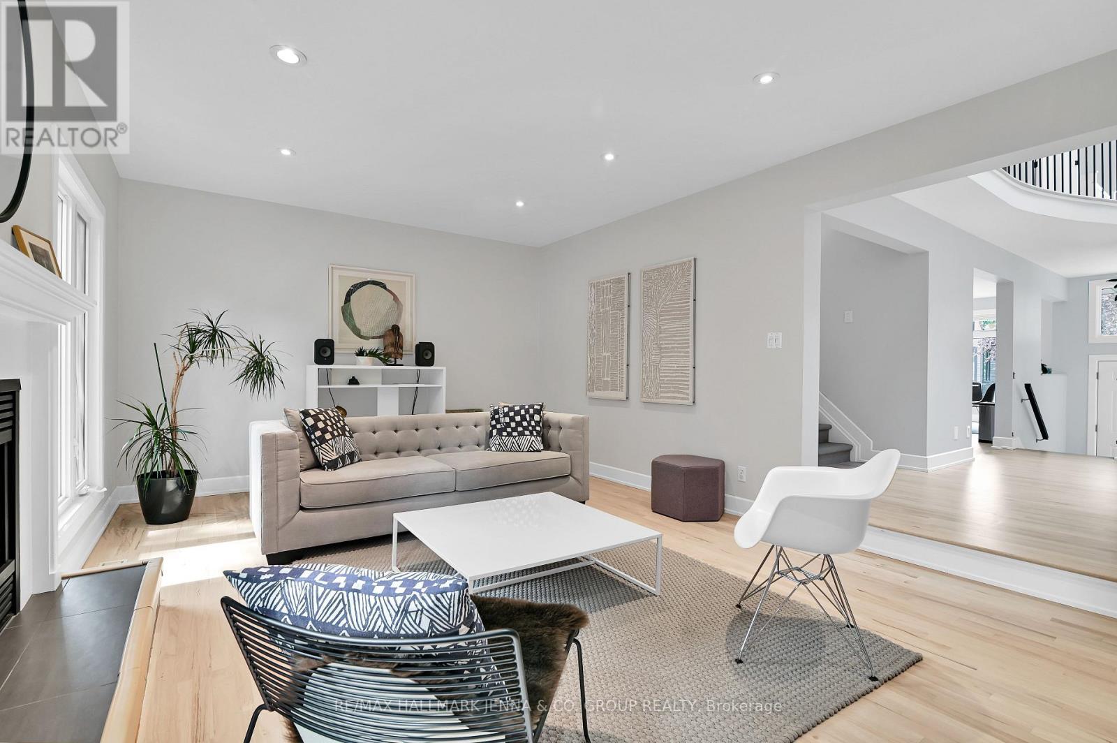 146 Percy Street, Ottawa, ON - Indoor Photo Showing Living Room With Fireplace