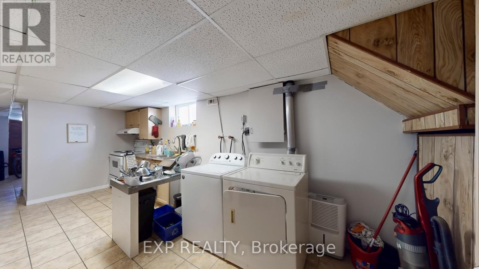 26 Ramsey Crescent, Hamilton, ON - Indoor Photo Showing Laundry Room