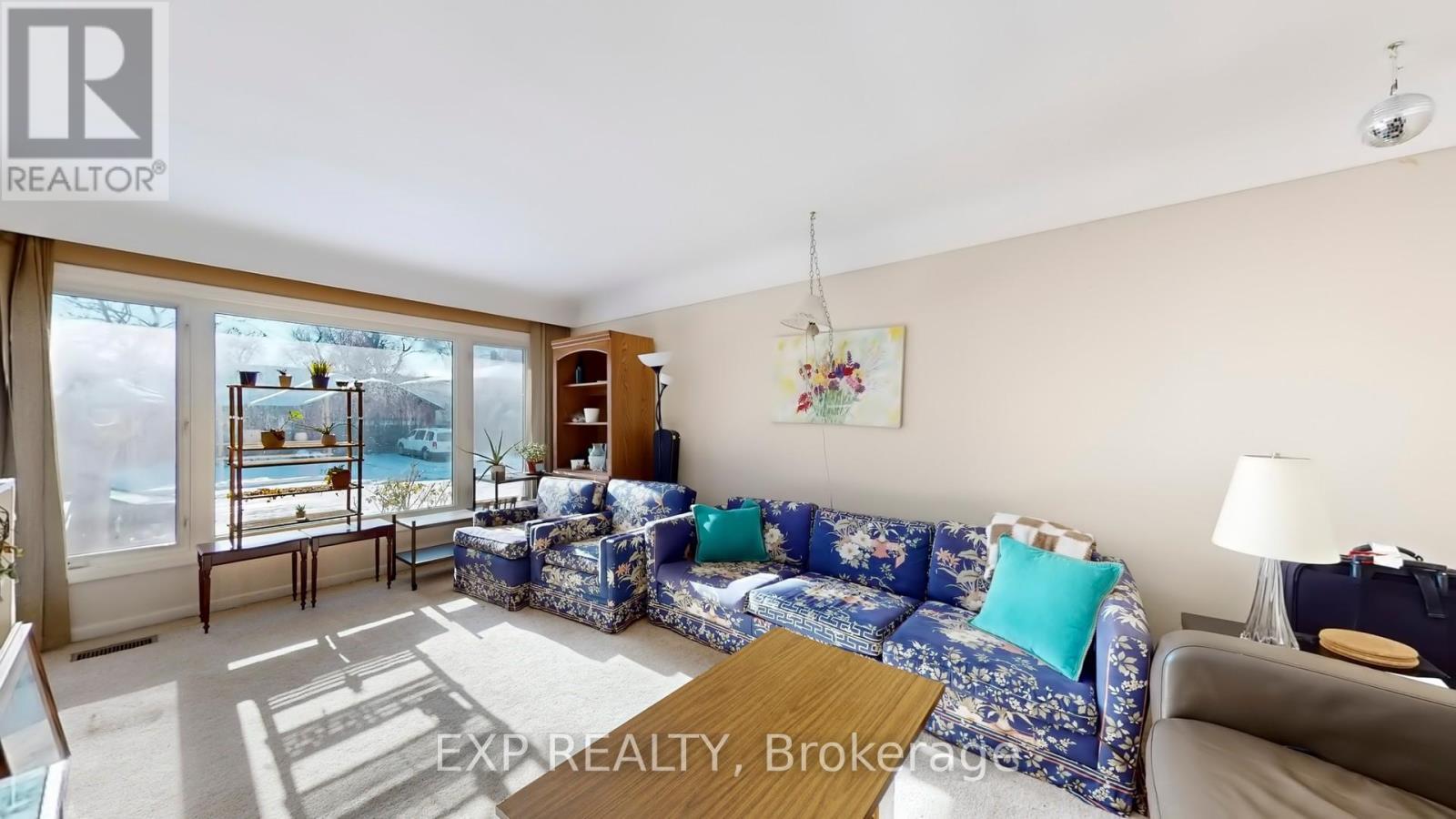 26 Ramsey Crescent, Hamilton, ON - Indoor Photo Showing Living Room