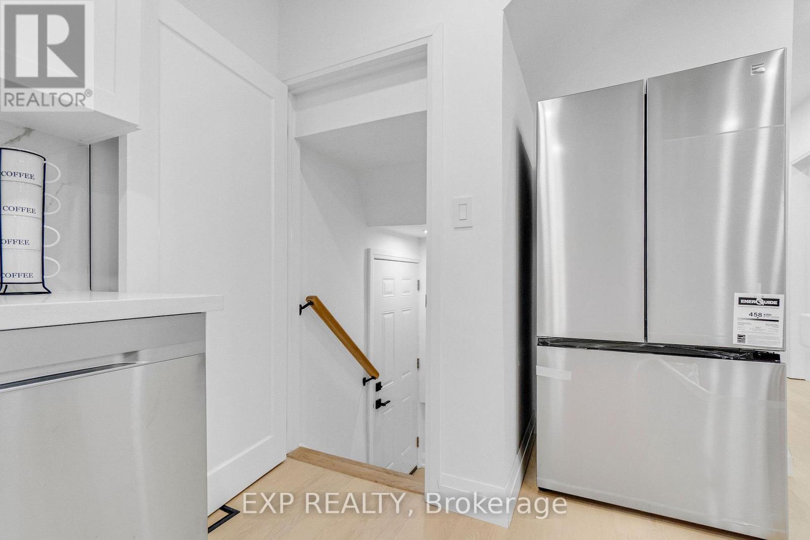 64 Lancaster Street E, Kitchener, ON - Indoor Photo Showing Other Room