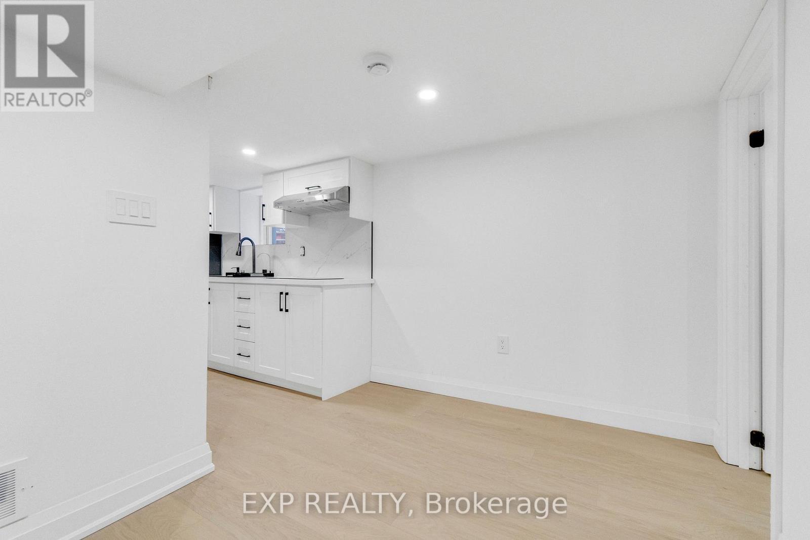 64 Lancaster Street E, Kitchener, ON - Indoor Photo Showing Other Room