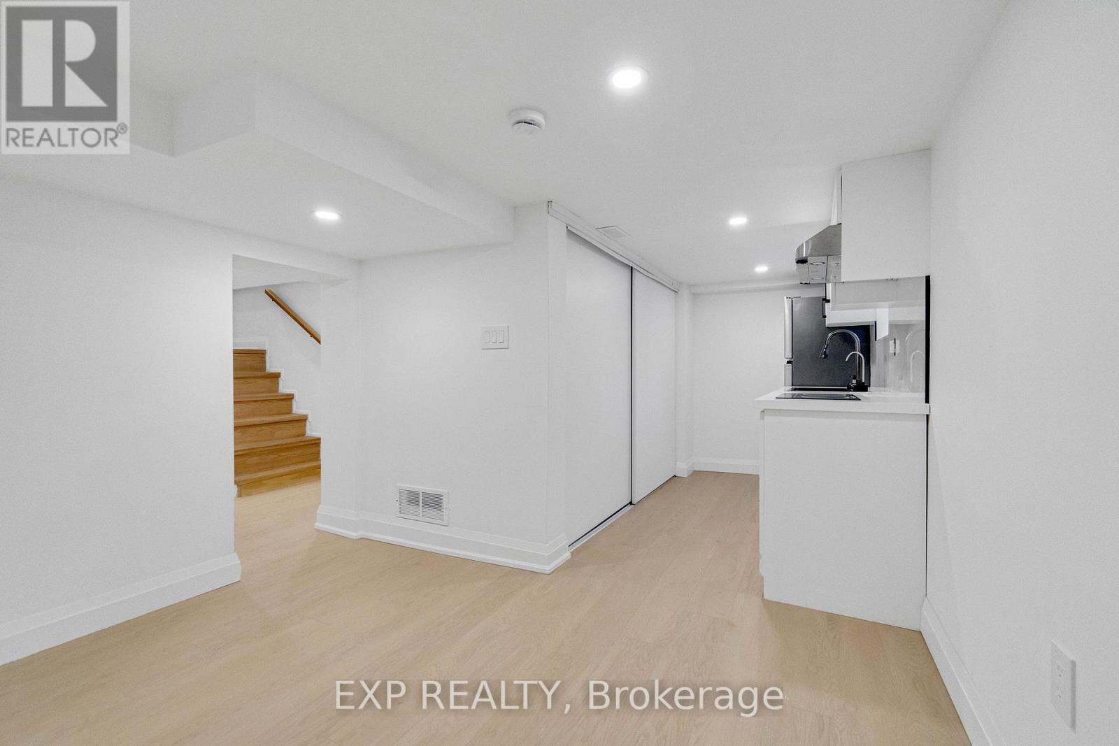 64 Lancaster Street E, Kitchener, ON - Indoor