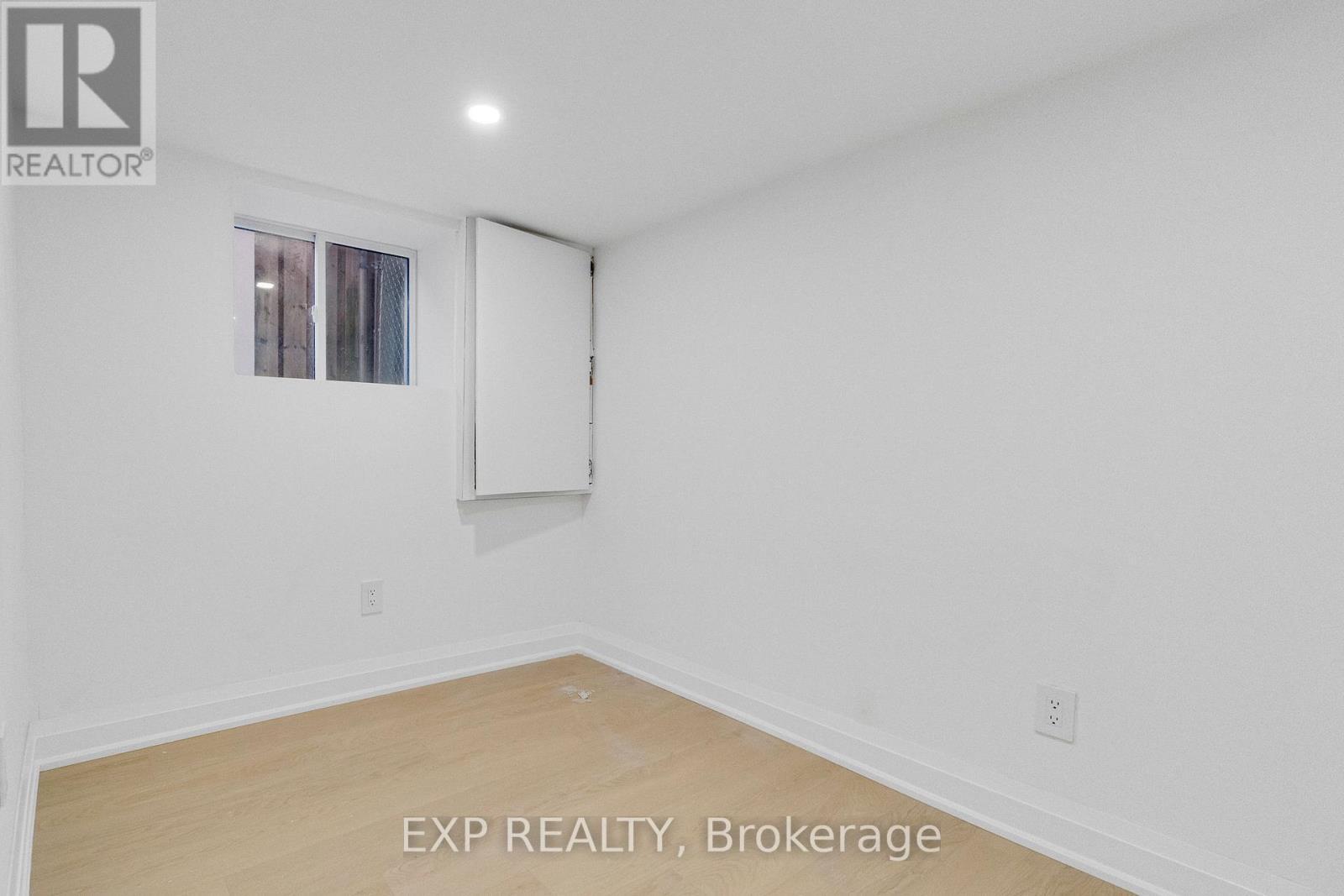 64 Lancaster Street E, Kitchener, ON - Indoor Photo Showing Other Room