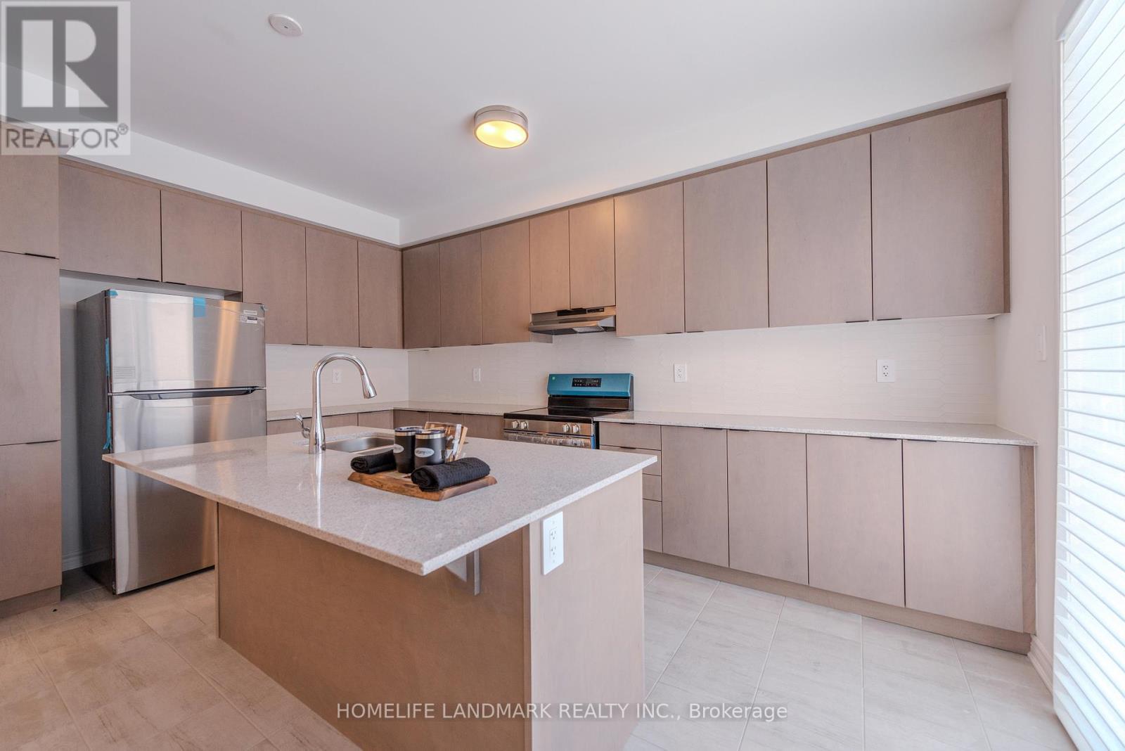 7 Moss Drive, Markham, ON - Indoor Photo Showing Kitchen With Stainless Steel Kitchen With Upgraded Kitchen