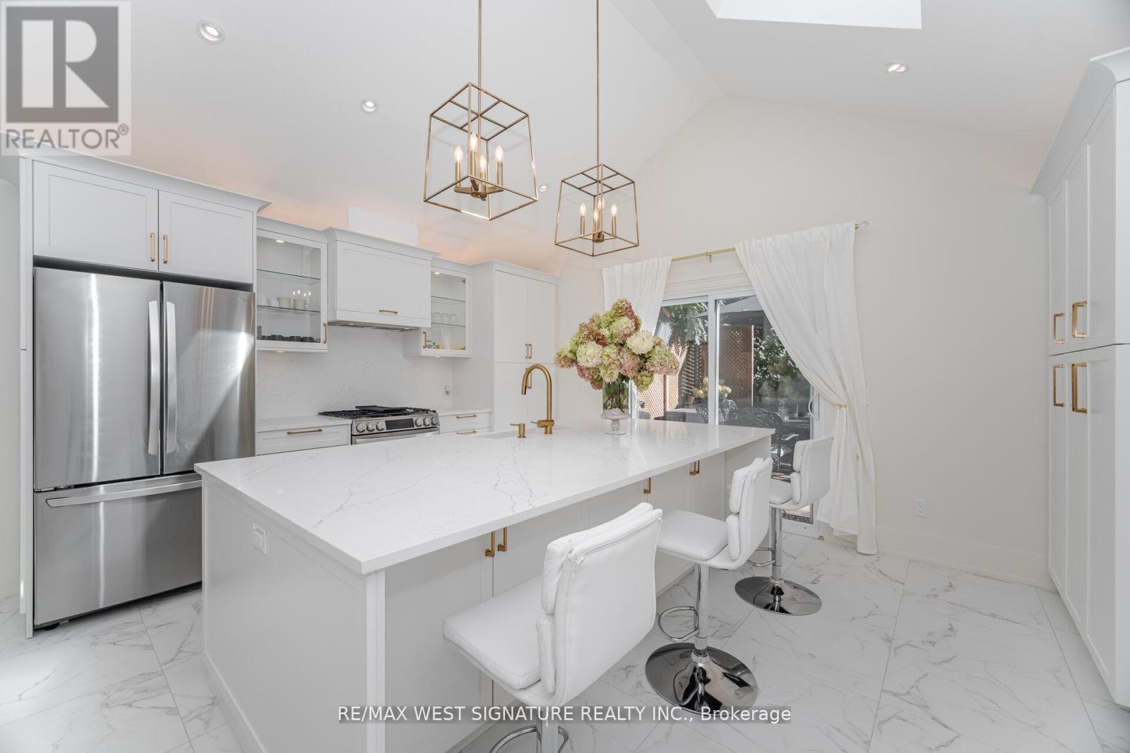 368 Main Street, King, ON - Indoor Photo Showing Kitchen With Stainless Steel Kitchen
