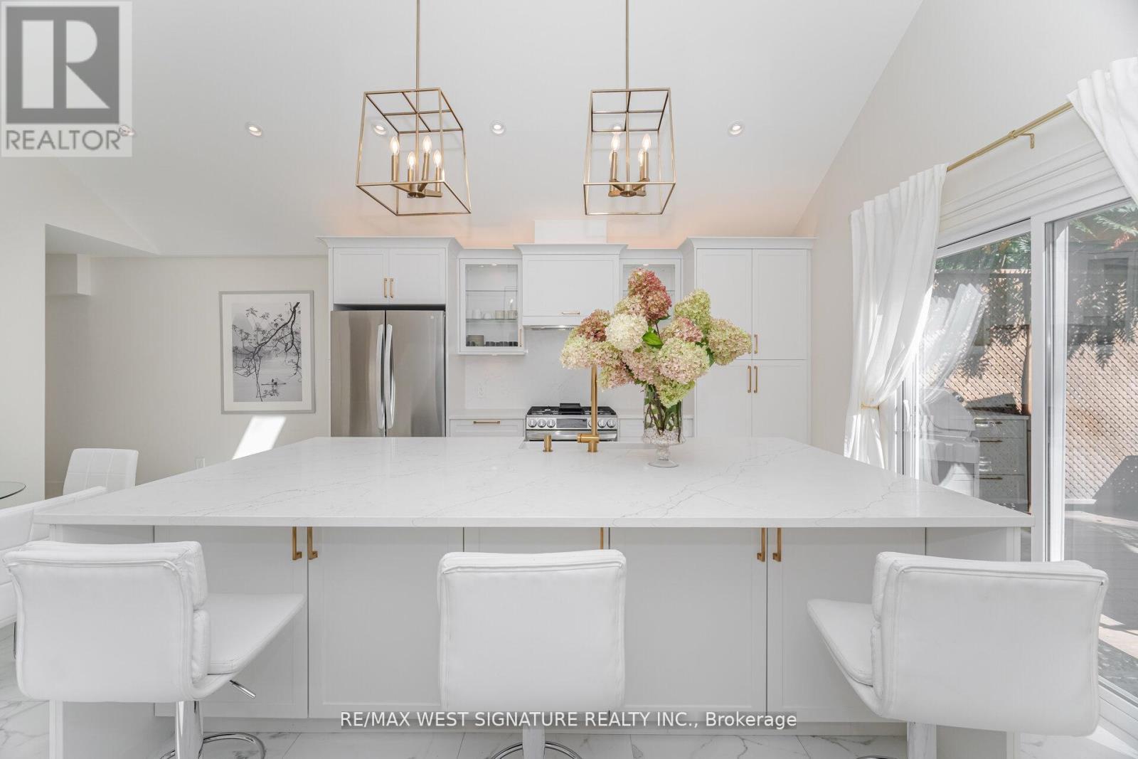 368 Main Street, King, ON - Indoor Photo Showing Kitchen With Upgraded Kitchen