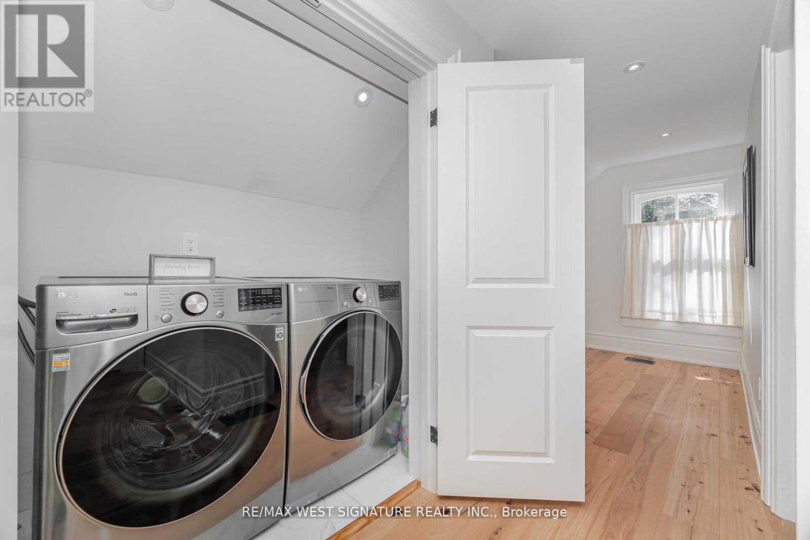 368 Main Street, King, ON - Indoor Photo Showing Laundry Room