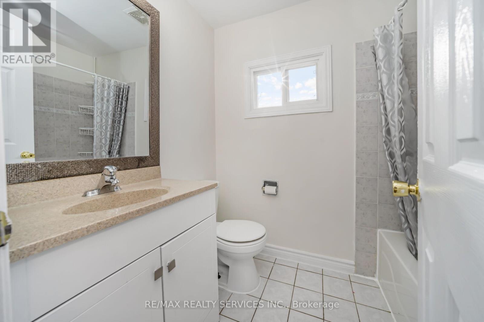 11 Juliette Square, Brampton, ON - Indoor Photo Showing Bathroom