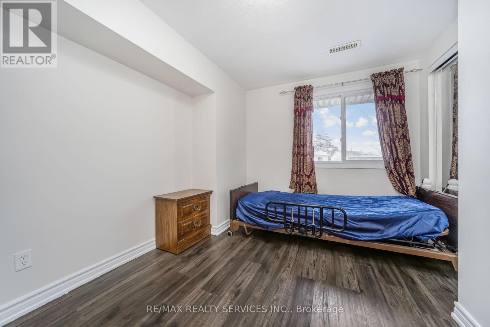 11 Juliette Square, Brampton, ON - Indoor Photo Showing Bedroom