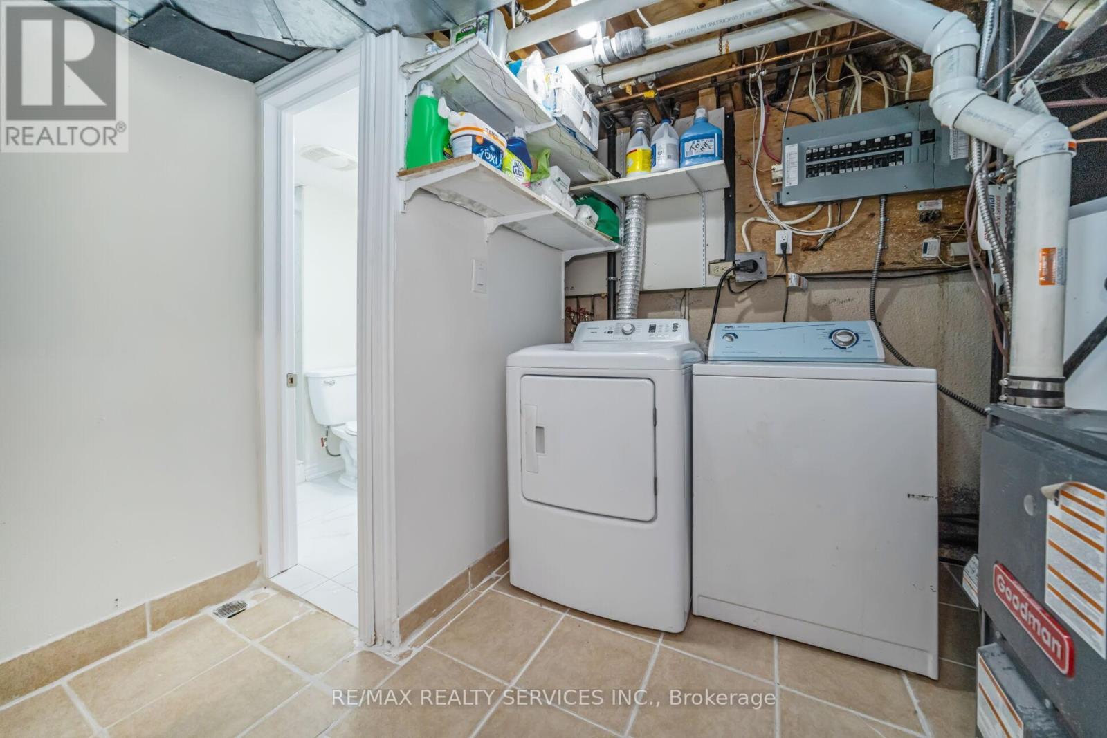 11 Juliette Square, Brampton, ON - Indoor Photo Showing Laundry Room