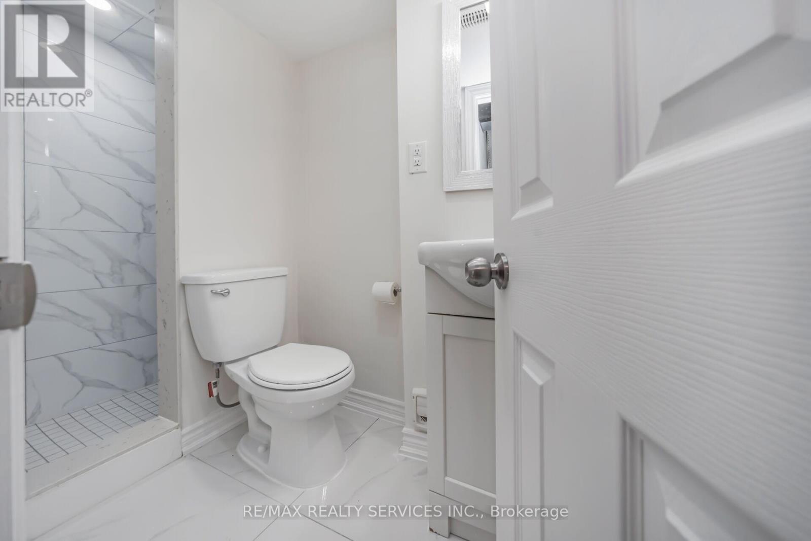 11 Juliette Square, Brampton, ON - Indoor Photo Showing Bathroom