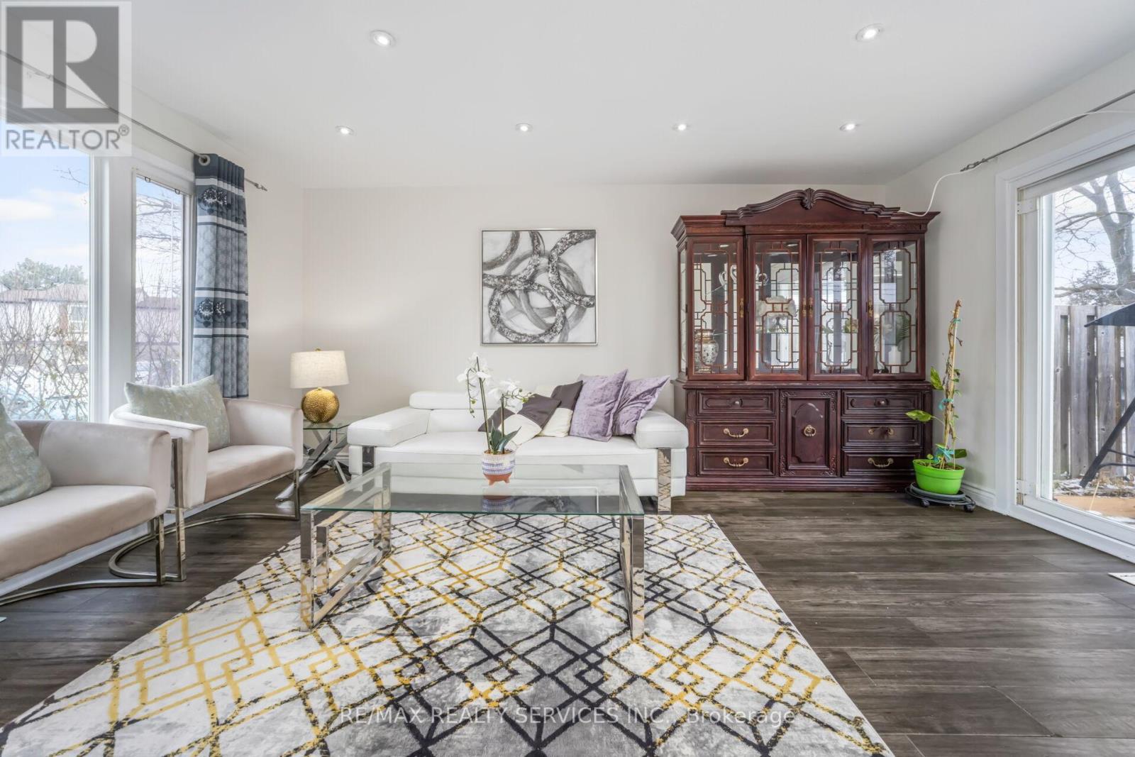 11 Juliette Square, Brampton, ON - Indoor Photo Showing Living Room
