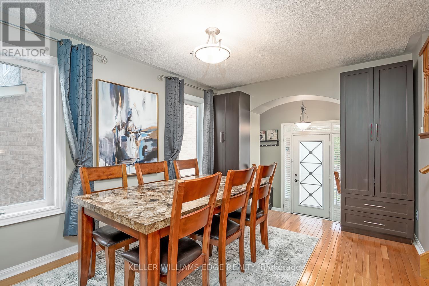 5586 Churchill Meadows Boulevard, Mississauga, ON - Indoor Photo Showing Dining Room