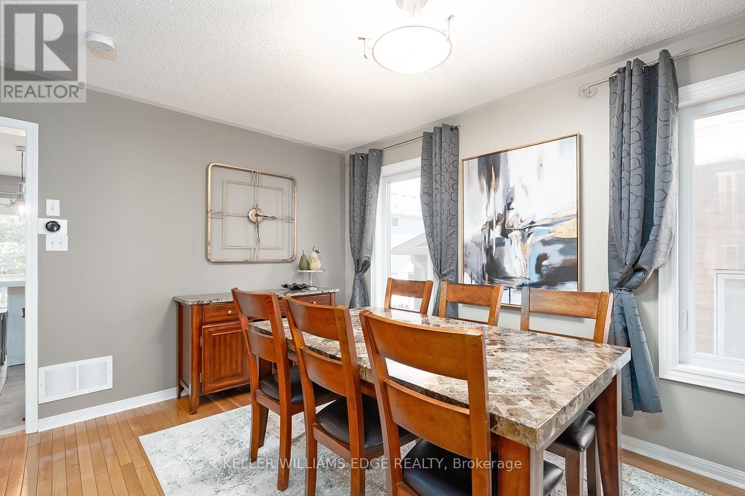 5586 Churchill Meadows Boulevard, Mississauga, ON - Indoor Photo Showing Dining Room