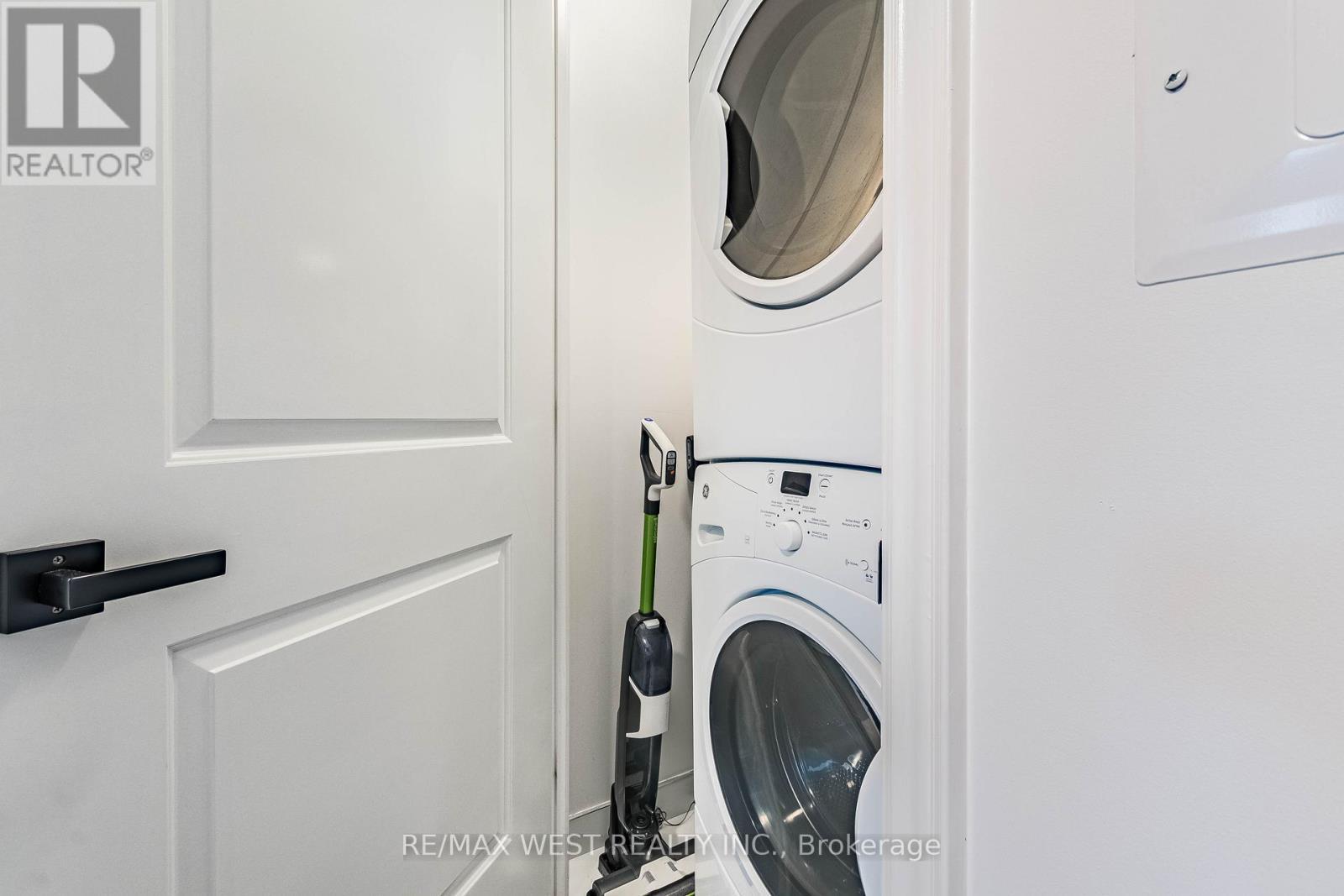 217 - 16 Brookers Lane, Toronto, ON - Indoor Photo Showing Laundry Room