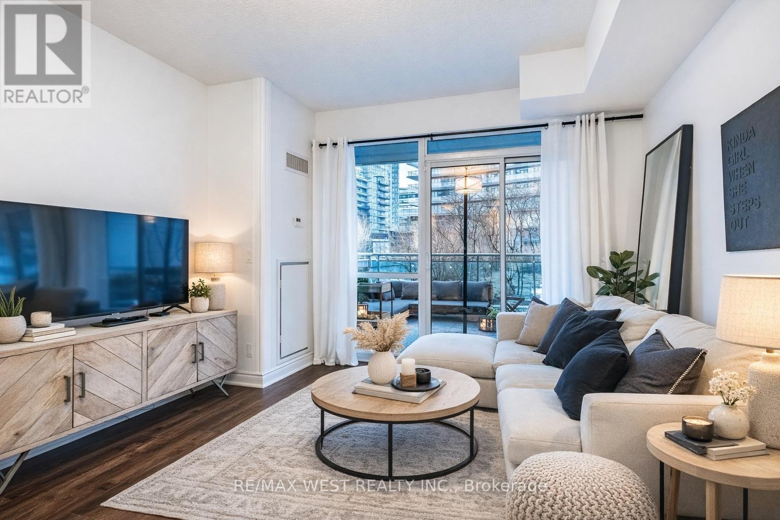 217 - 16 Brookers Lane, Toronto, ON - Indoor Photo Showing Living Room