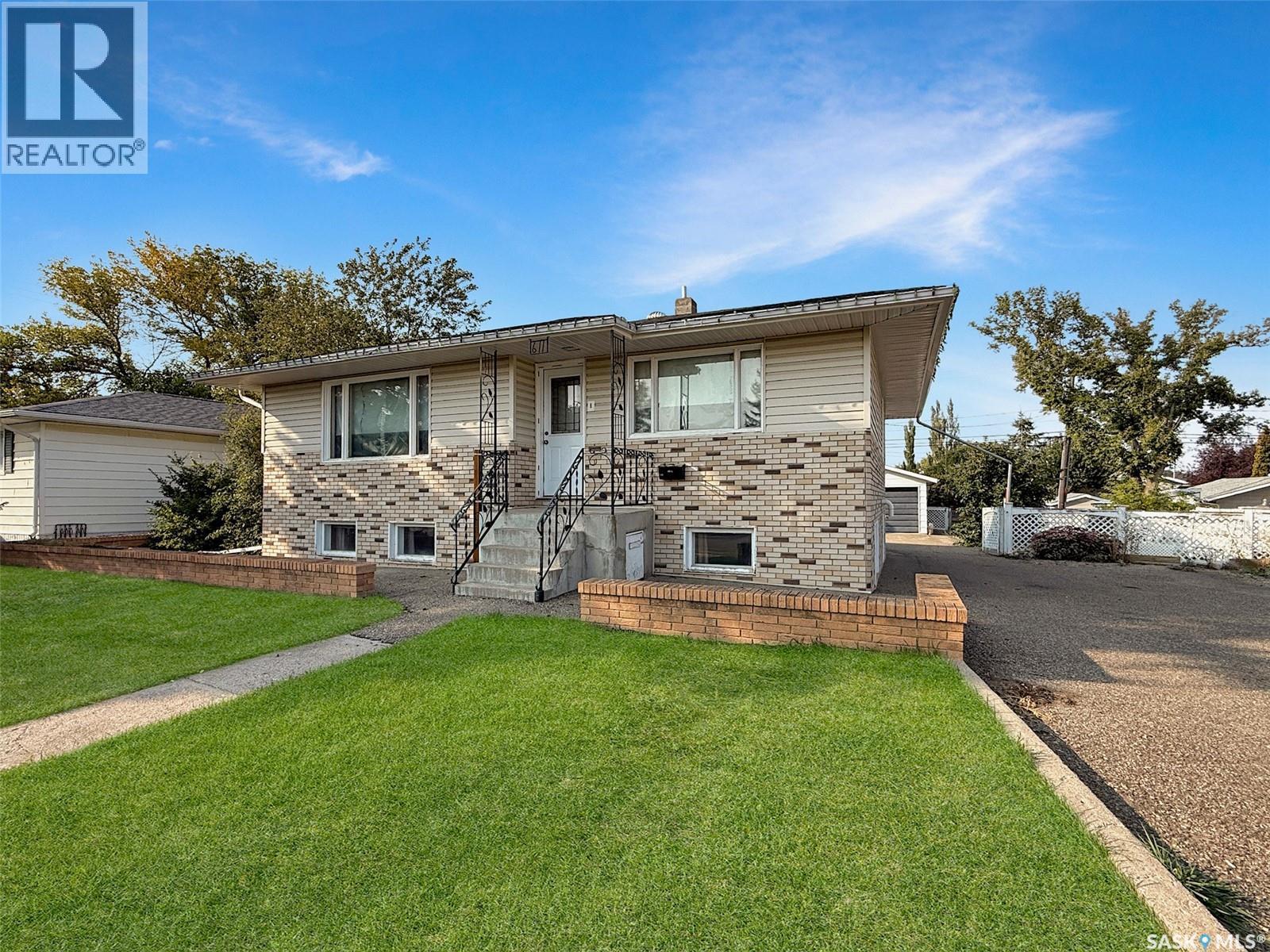 611 North Hill Drive, Swift Current, SK - Outdoor