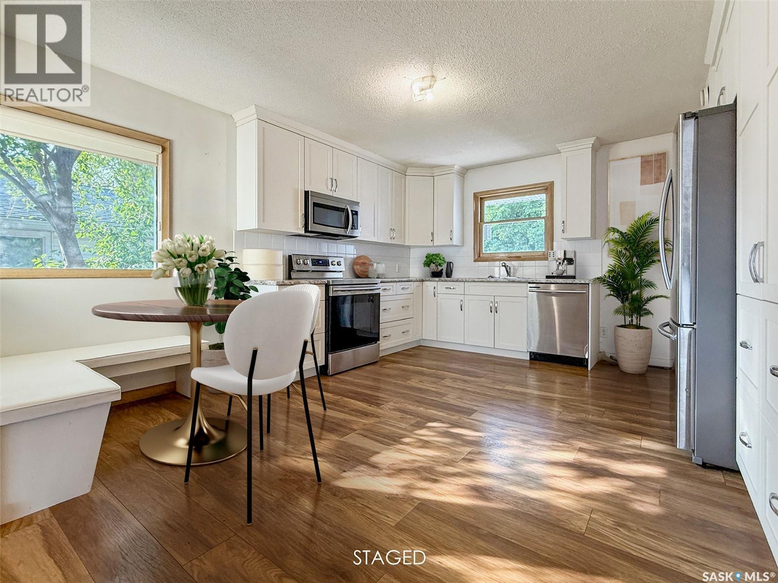 611 North Hill Drive, Swift Current, SK - Indoor Photo Showing Kitchen