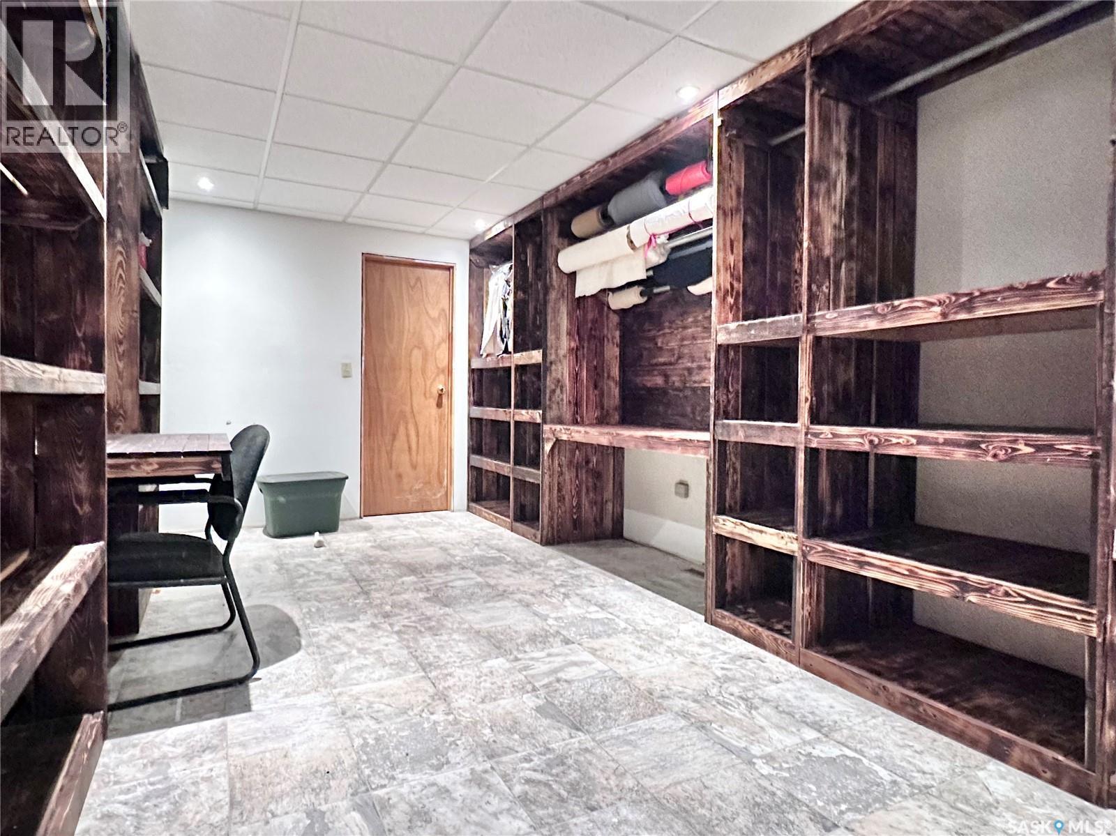 Hussey Acreage, Marriott Rm No. 317, SK - Indoor