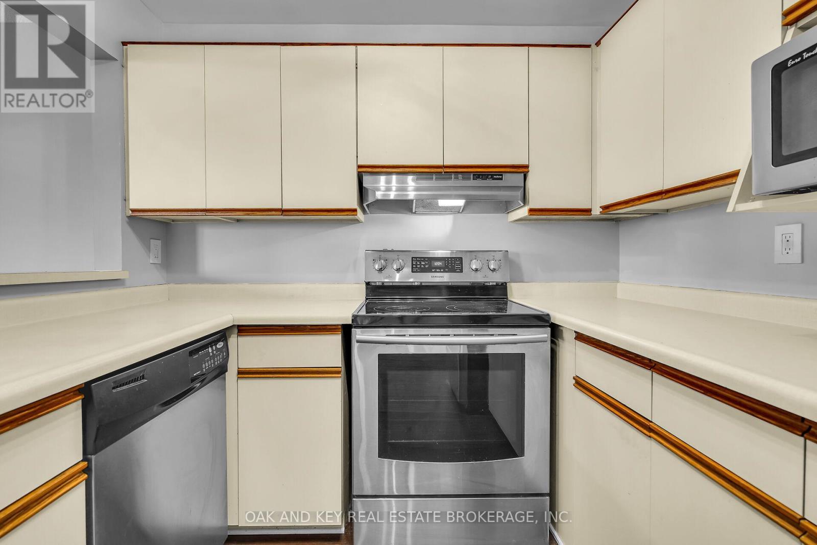1404 - 500 Talbot Street, London East (East F), ON - Indoor Photo Showing Kitchen