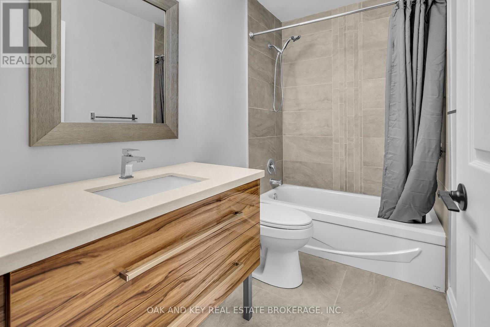 1404 - 500 Talbot Street, London East (East F), ON - Indoor Photo Showing Bathroom