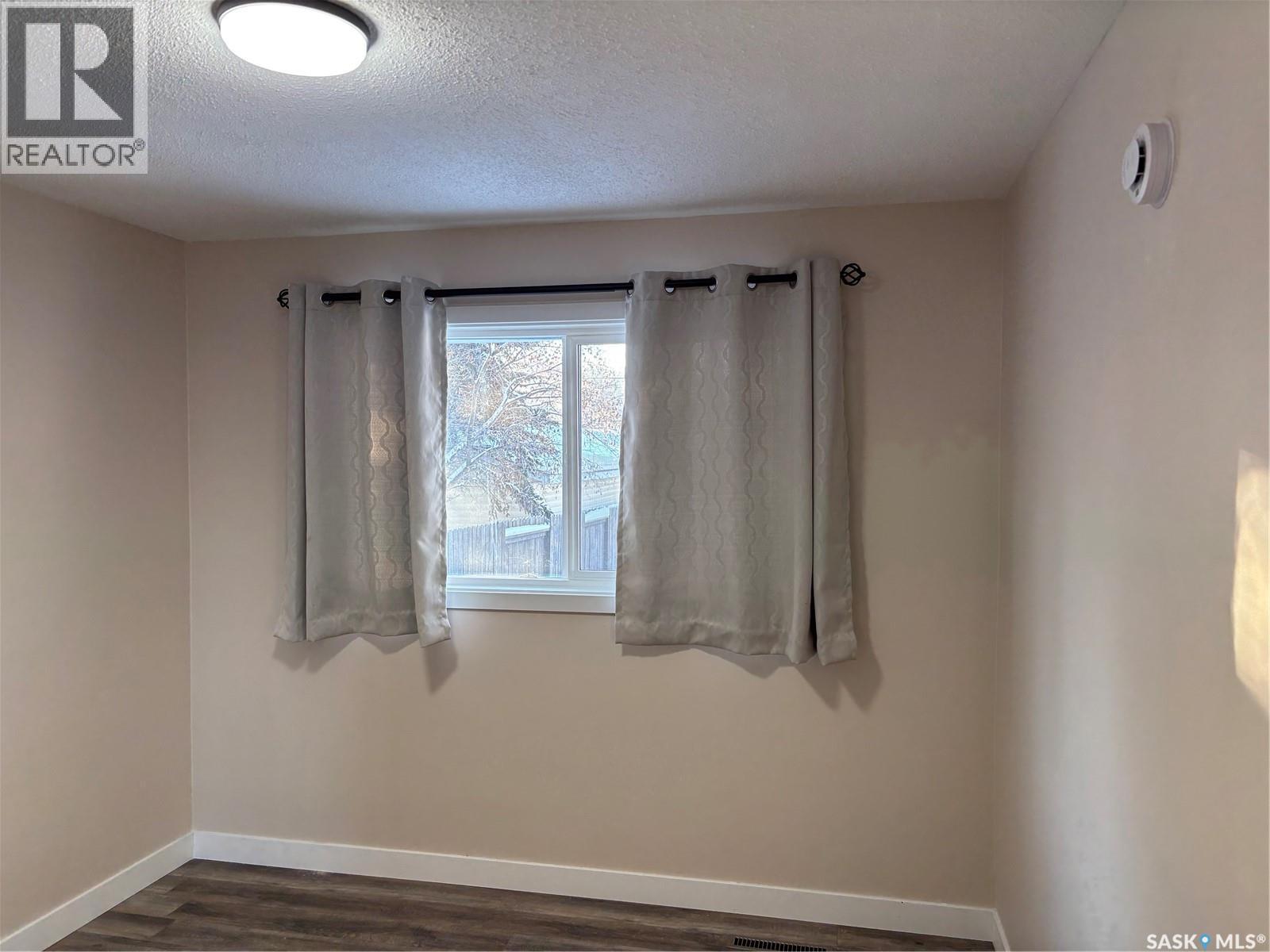 353 25Th Street W, Prince Albert, SK - Indoor Photo Showing Bathroom