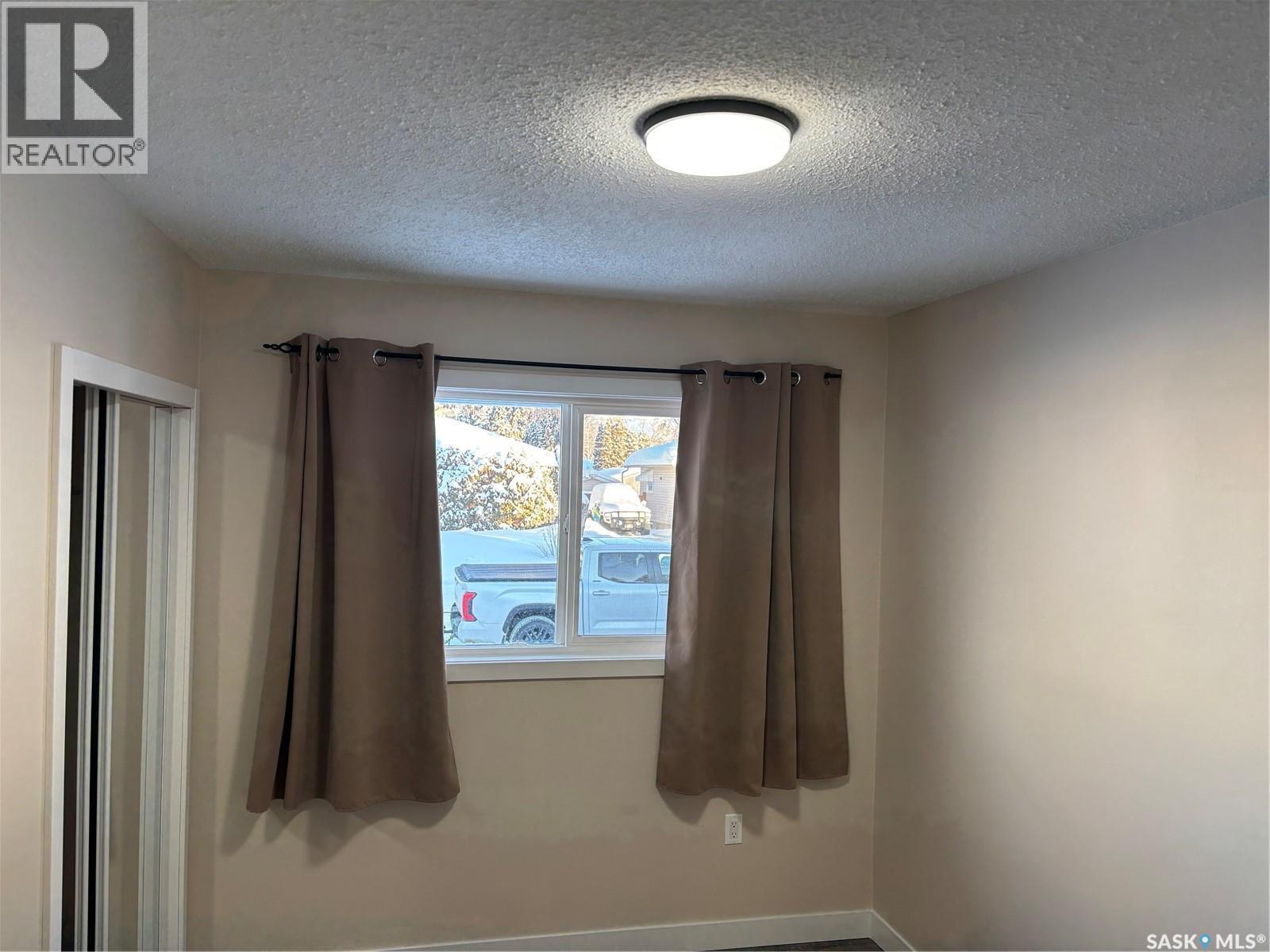 353 25Th Street W, Prince Albert, SK - Indoor